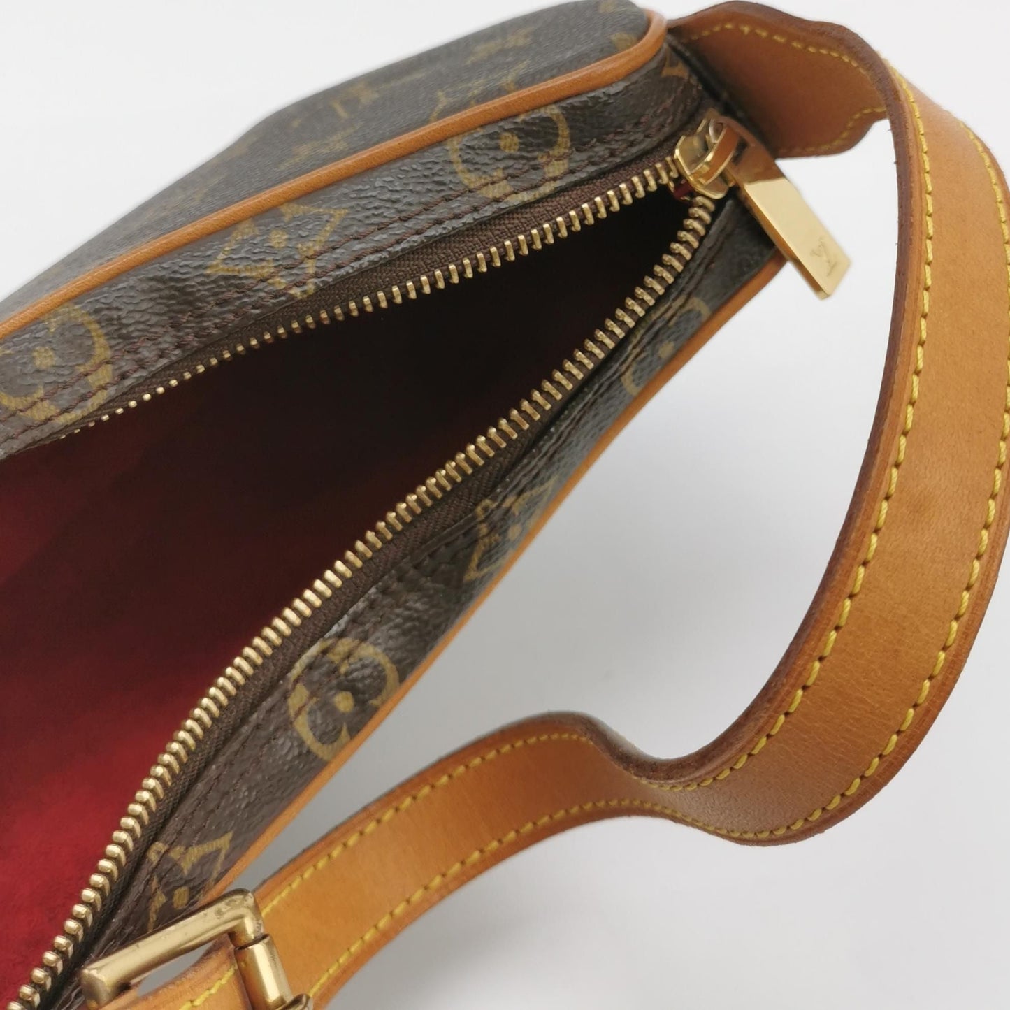 Preloved GLM-Croissant Pea Bag Small Monogram Print Curved Shoulder Bag 250529781212954