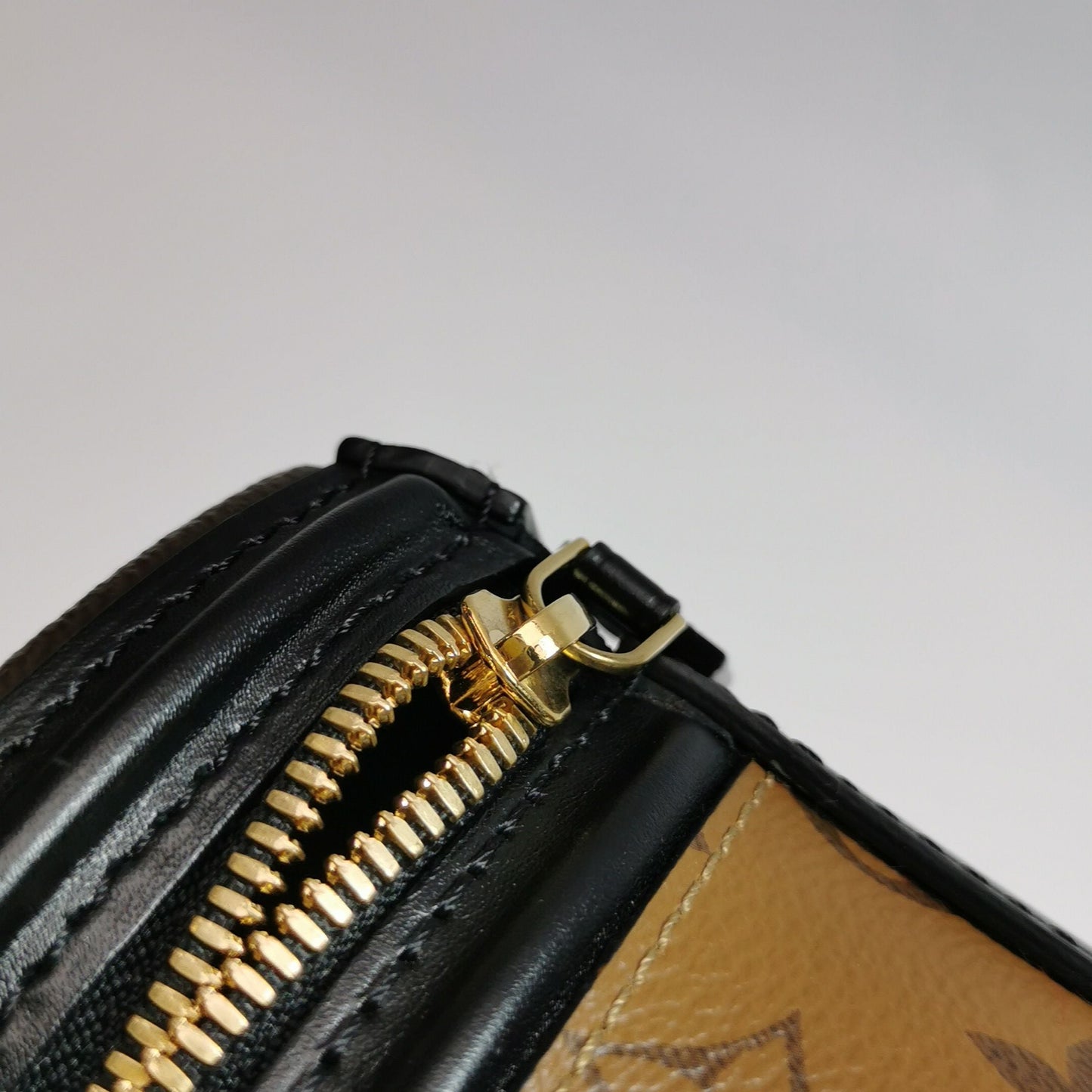 Preloved GLM-Cannes Bucket Bag Small Reverse Monogram Crossbody Bag 250527781210935