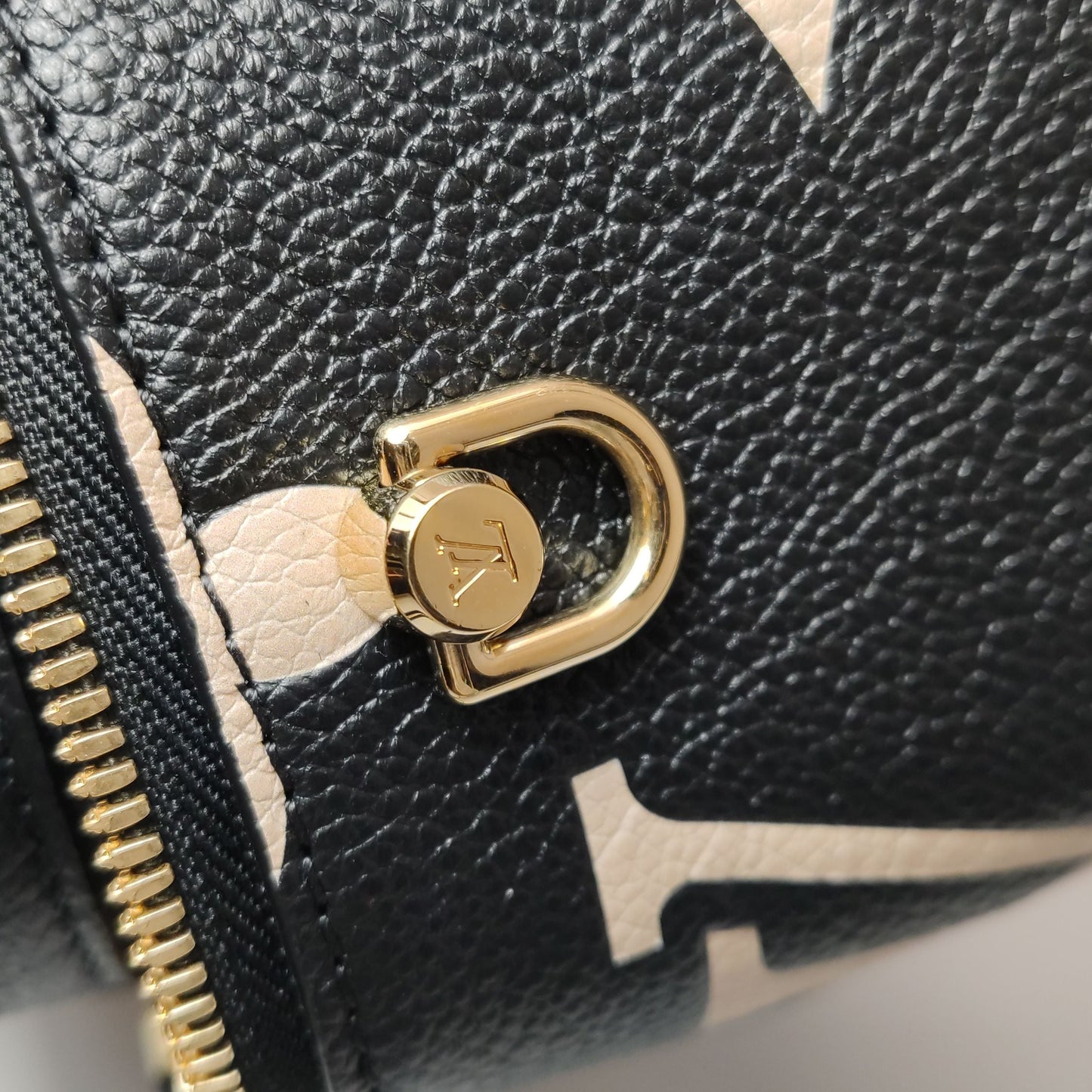 Preloved GLM-Vanity Makeup Case Small Monogram Canvas Shoulder Bag Crossbody Bag with Chip 250528781211566
