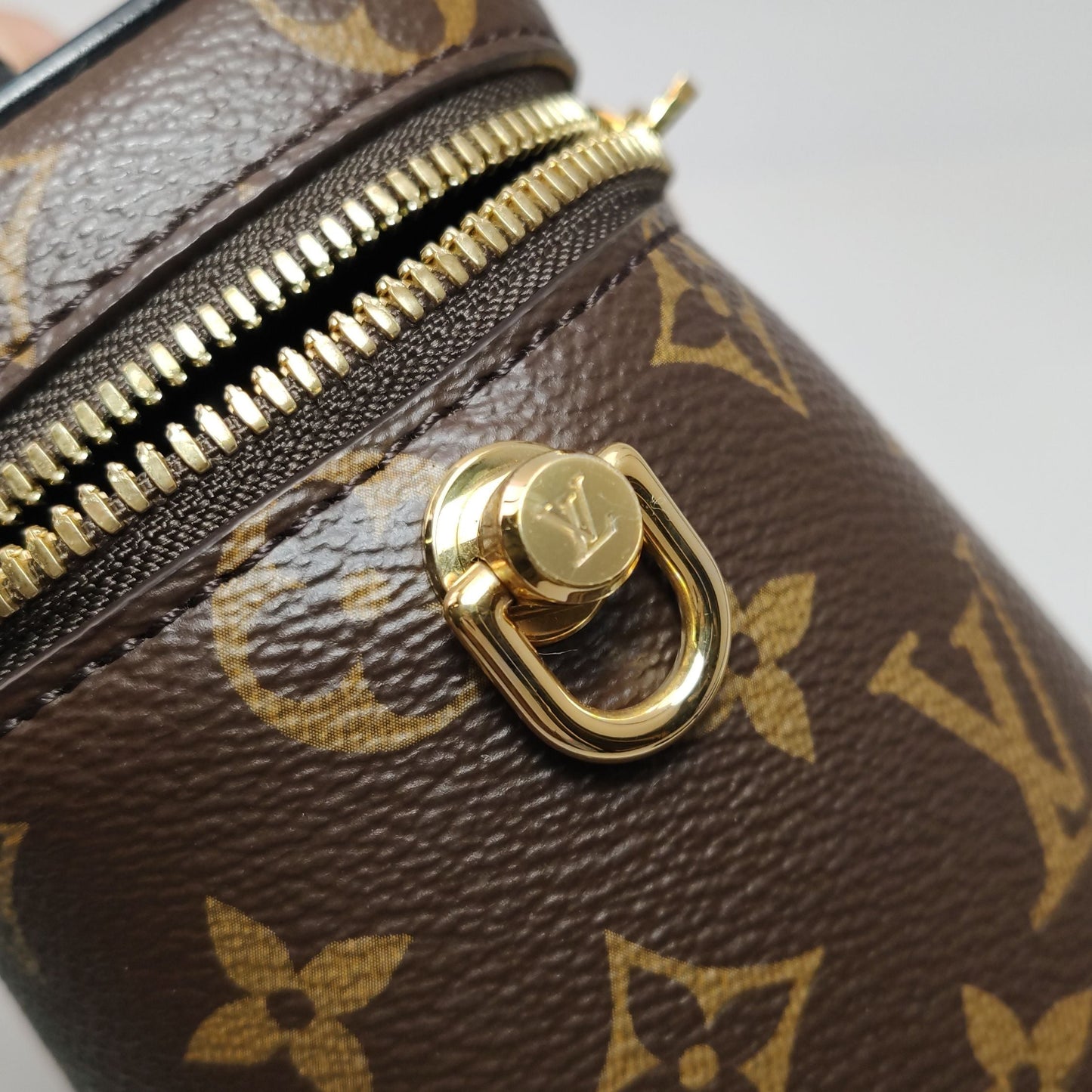 Preloved GLM-Vanity Makeup Case Small Monogram Canvas Crossbody Bag with Chip 057852900022