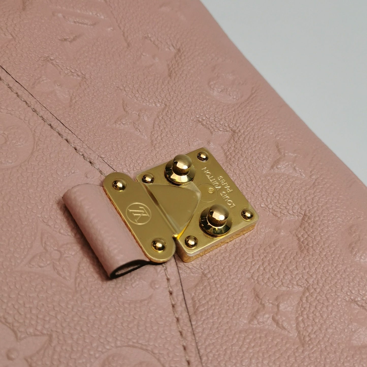 Preloved GLM-Pochette Metis Medium Cowhide Embossed S-lock Lock Messenger Crossbody Bag 250526781209190
