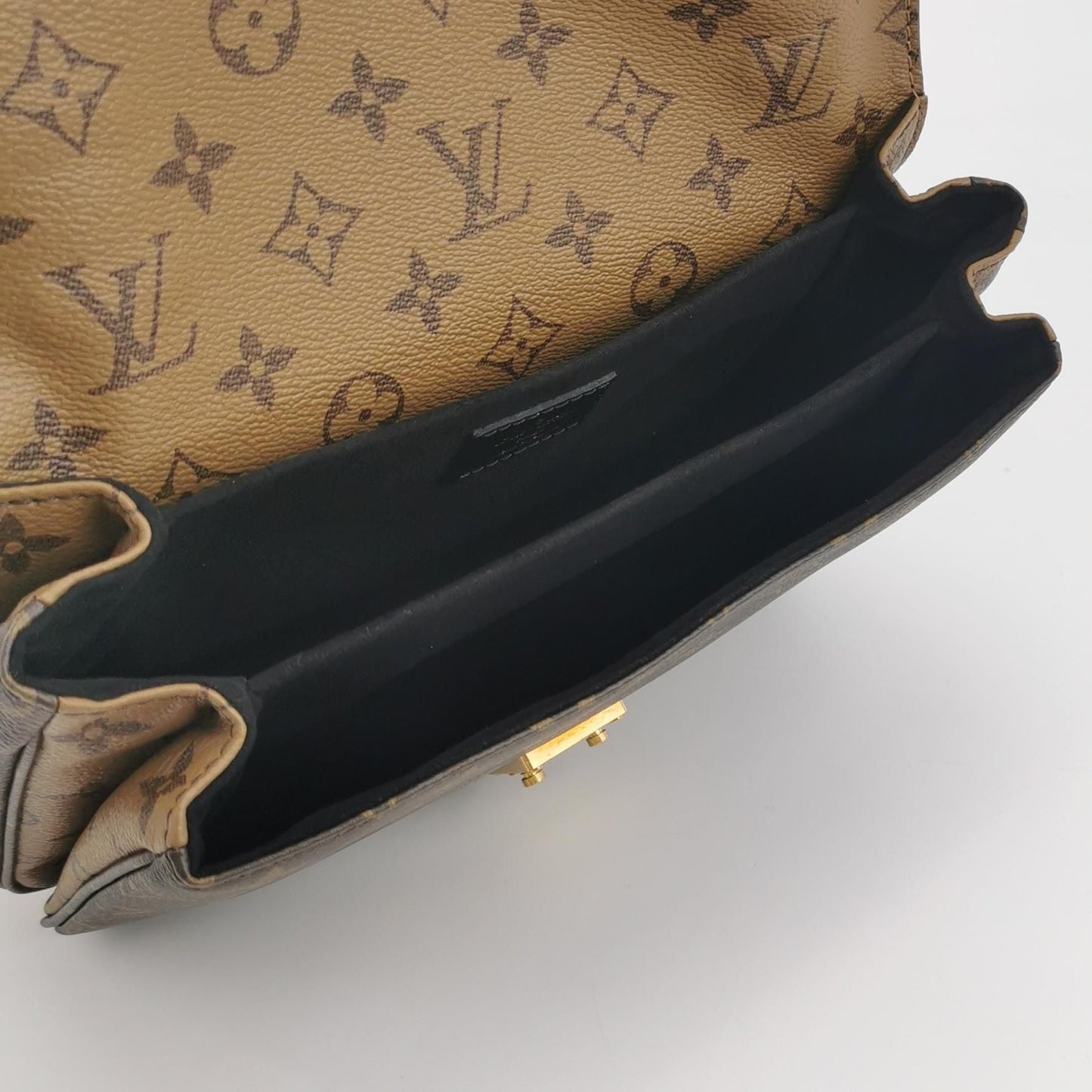 Preloved GLM-Pochette Metis Medium Leather Reverse Monogram S-lock Lock Messenger Crossbody Bag 250526781208857