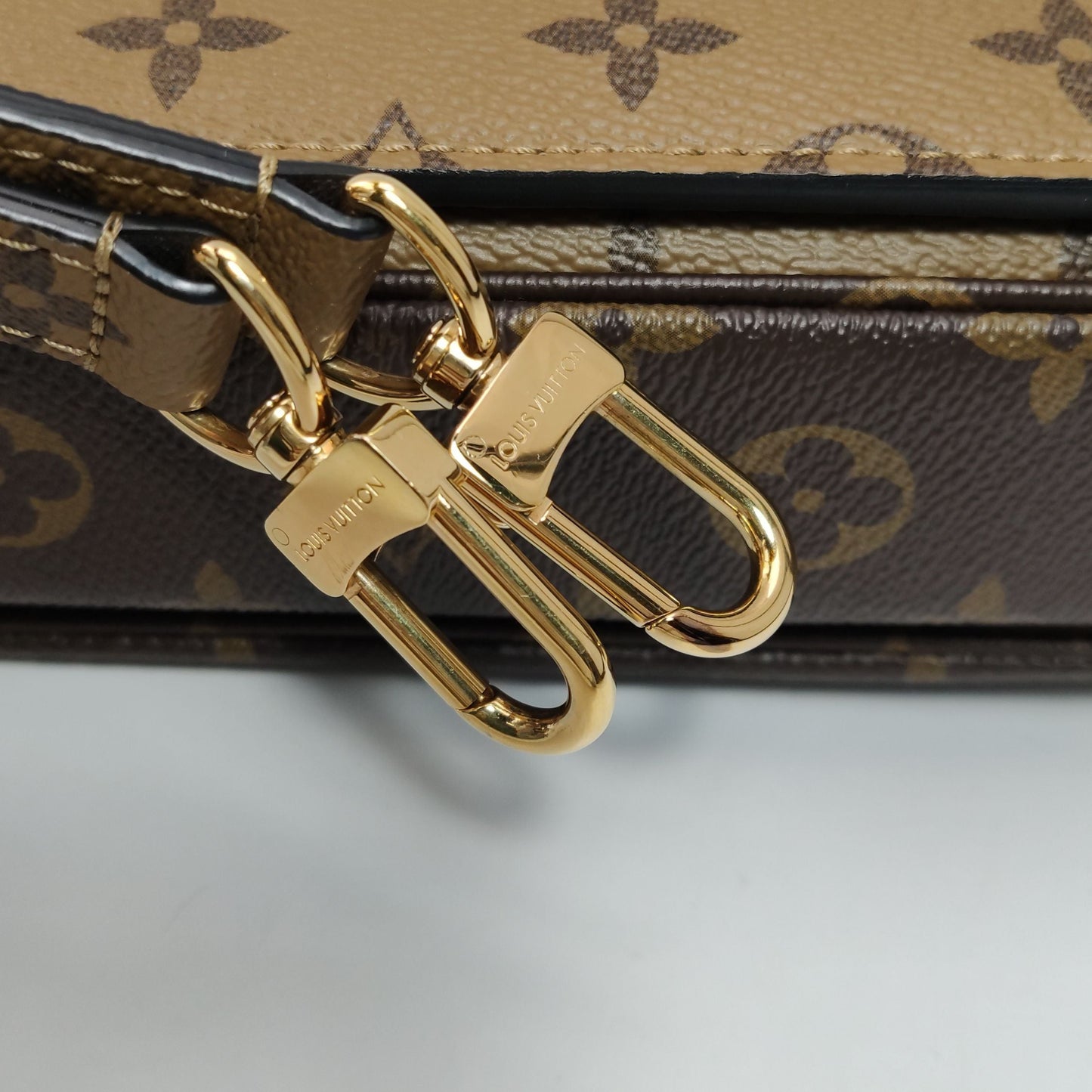 Preloved GLM-Pochette Metis Medium Leather Reverse Monogram S-lock Lock Messenger Crossbody Bag 250526781208857