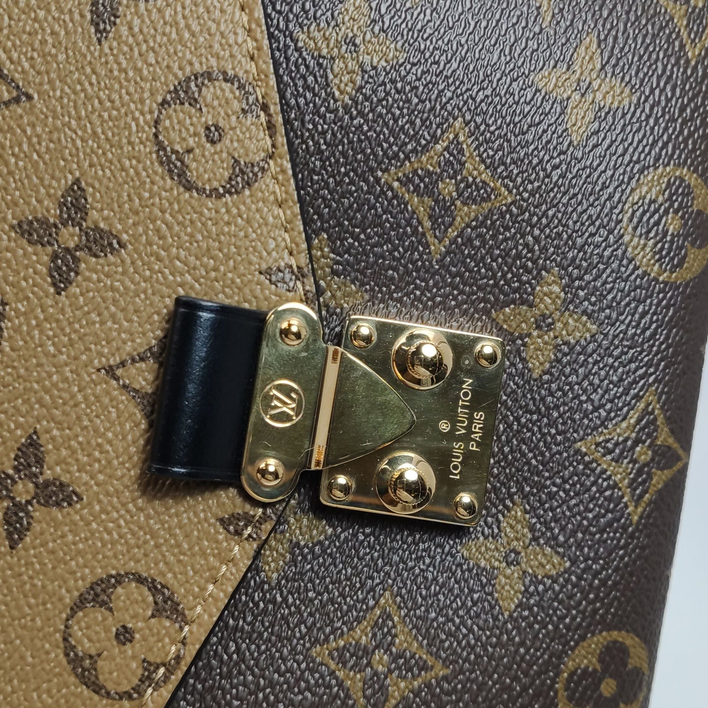 Preloved GLM-Pochette Metis Medium Leather Reverse Monogram S-lock Lock Messenger Crossbody Bag 250526781208857