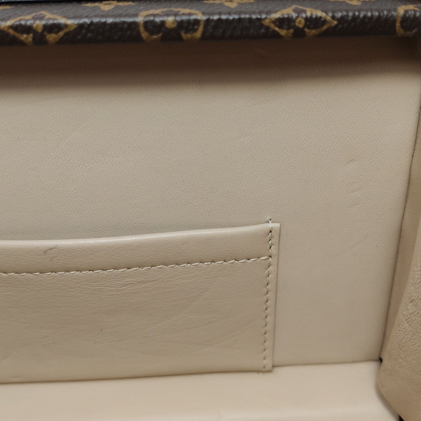 Preloved GLM-Petite Malle Small Monogram Canvas S-lock Crossbody Bag 250527781210996