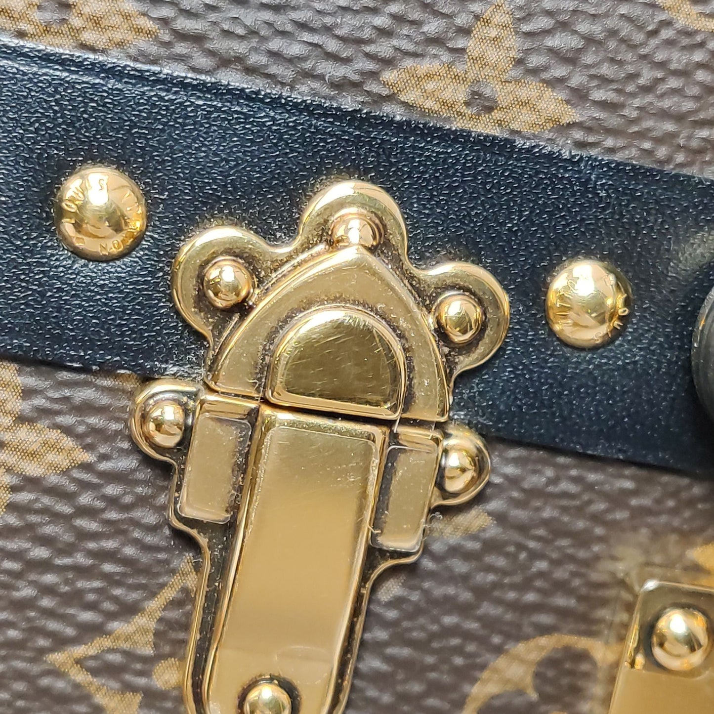 Preloved GLM-Petite Malle Small Monogram Canvas S-lock Crossbody Bag 250527781210996