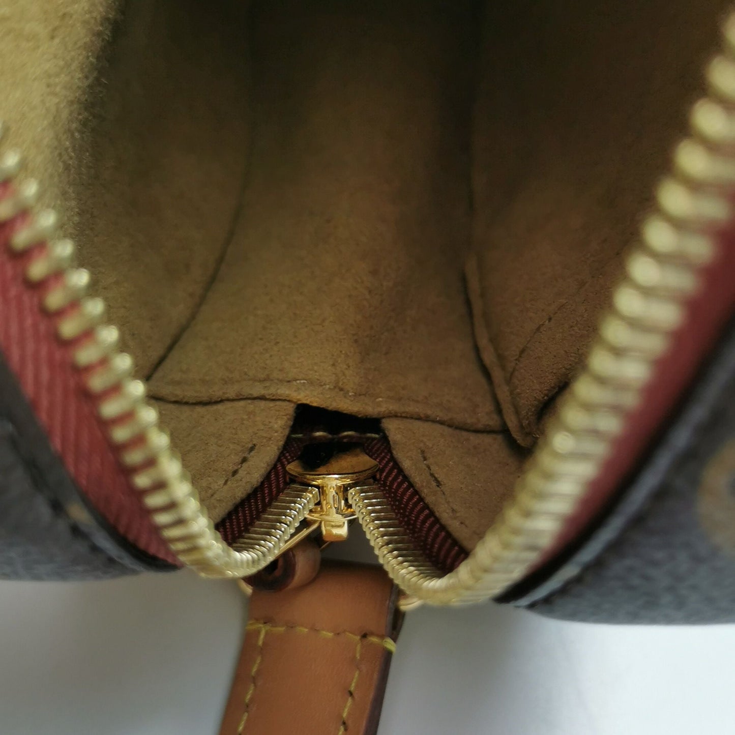 Preloved GLM-Boite Chapeau Small Monogram Crossbody Bag 250526781208361