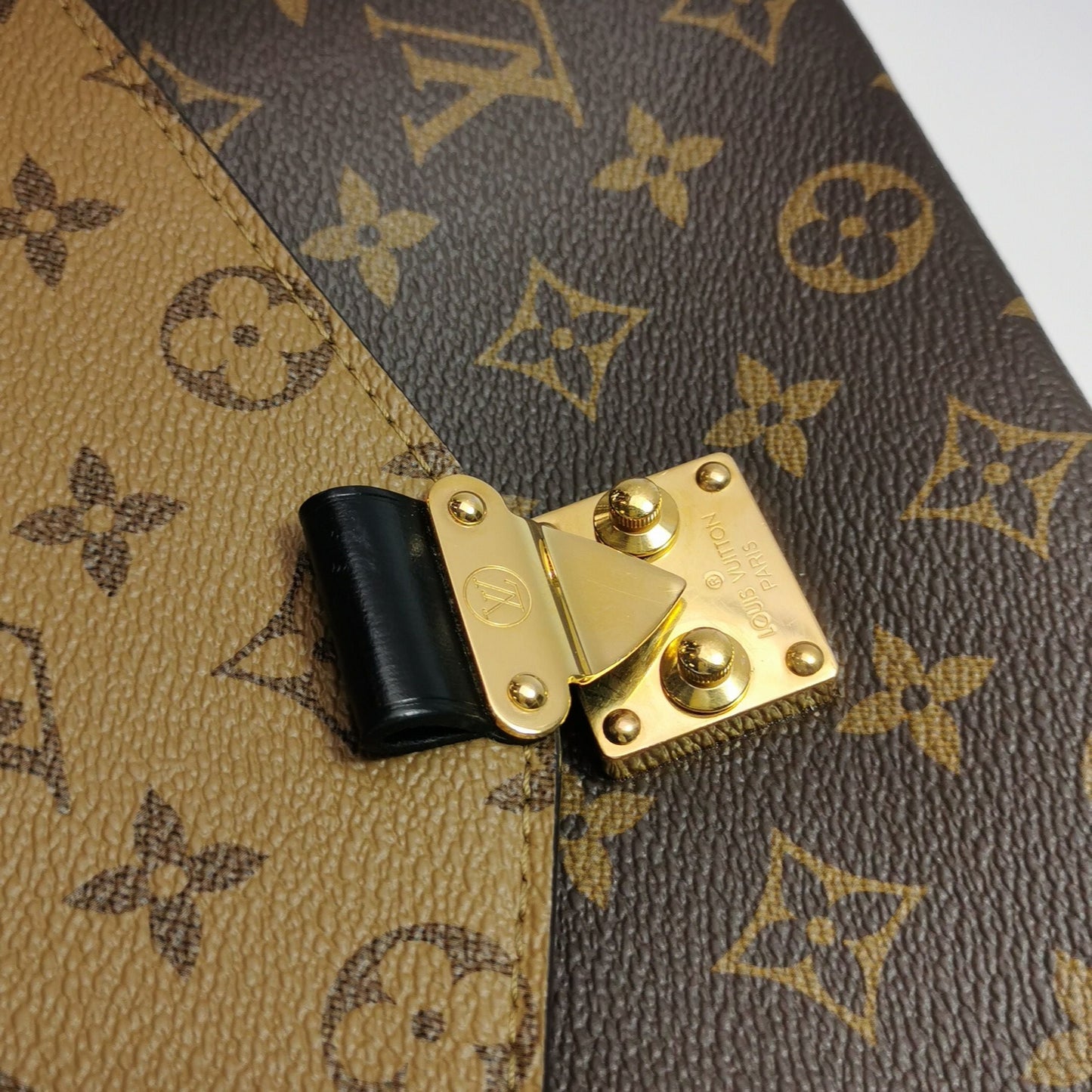 Preloved GLM-Pochette Metis Medium Leather Reverse Monogram S-lock Lock Messenger Crossbody Bag with Chip 250527781209955