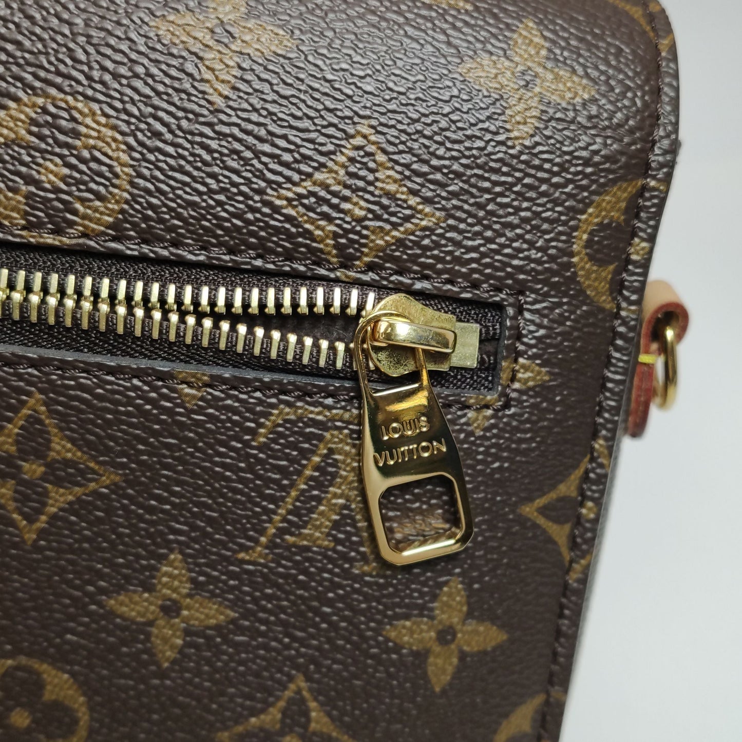 Preloved GLM-Pochette Metis Medium Monogram Canvas S-lock Lock Messenger Crossbody Bag 250526781208860