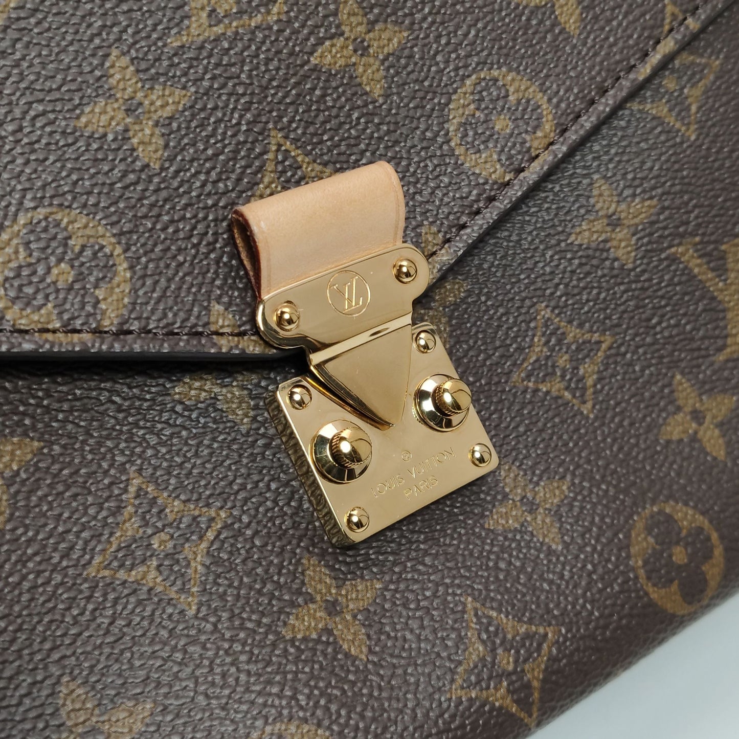 Preloved GLM-Pochette Metis Medium Monogram Canvas S-lock Lock Messenger Crossbody Bag 250526781208860