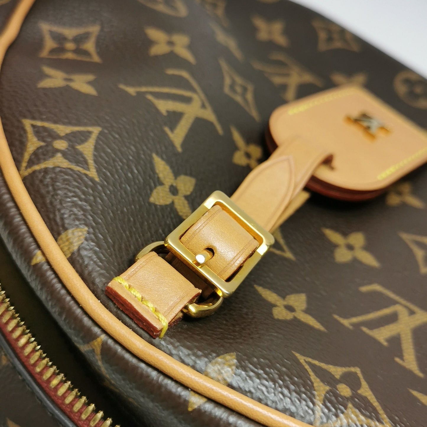 Preloved GLM-Boite Chapeau Medium Monogram Crossbody Bag 250522781202791