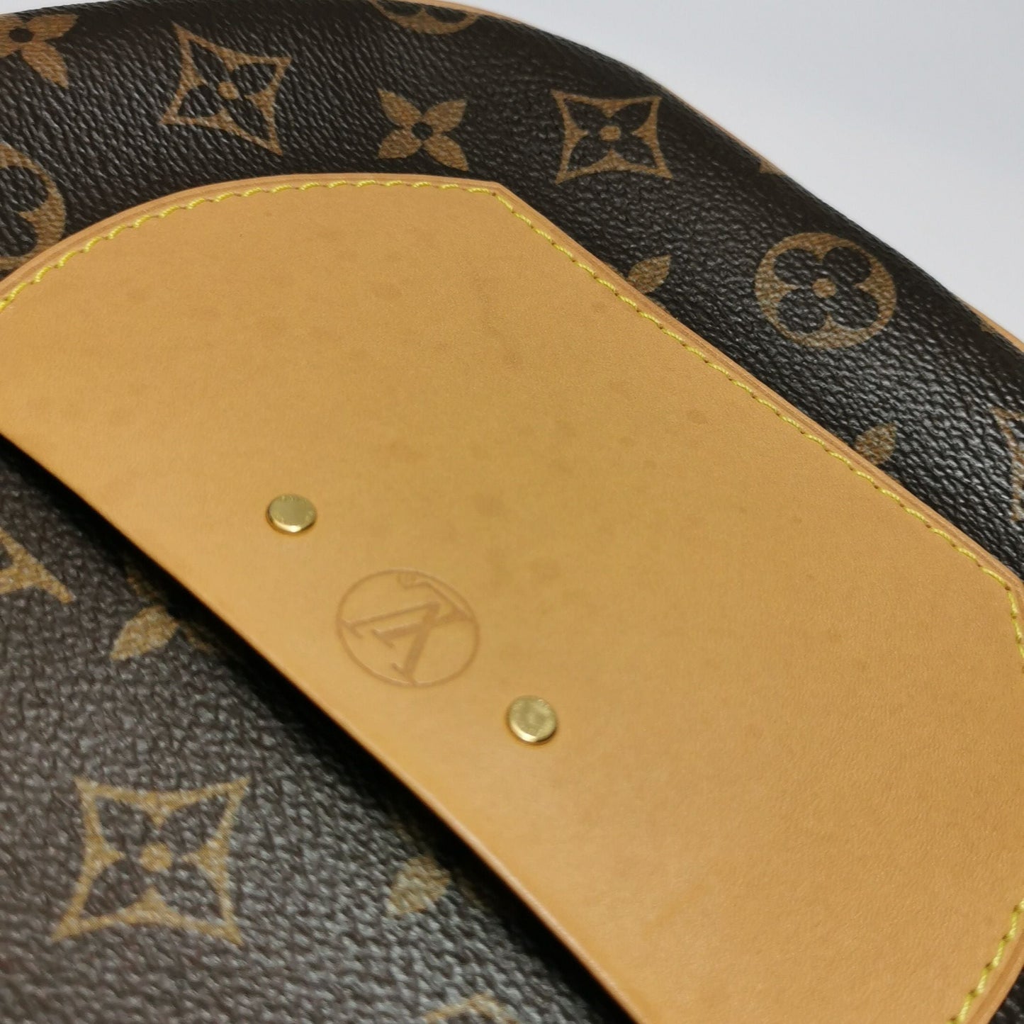 Preloved GLM-Boite Chapeau Medium Monogram Crossbody Bag 250522781202791