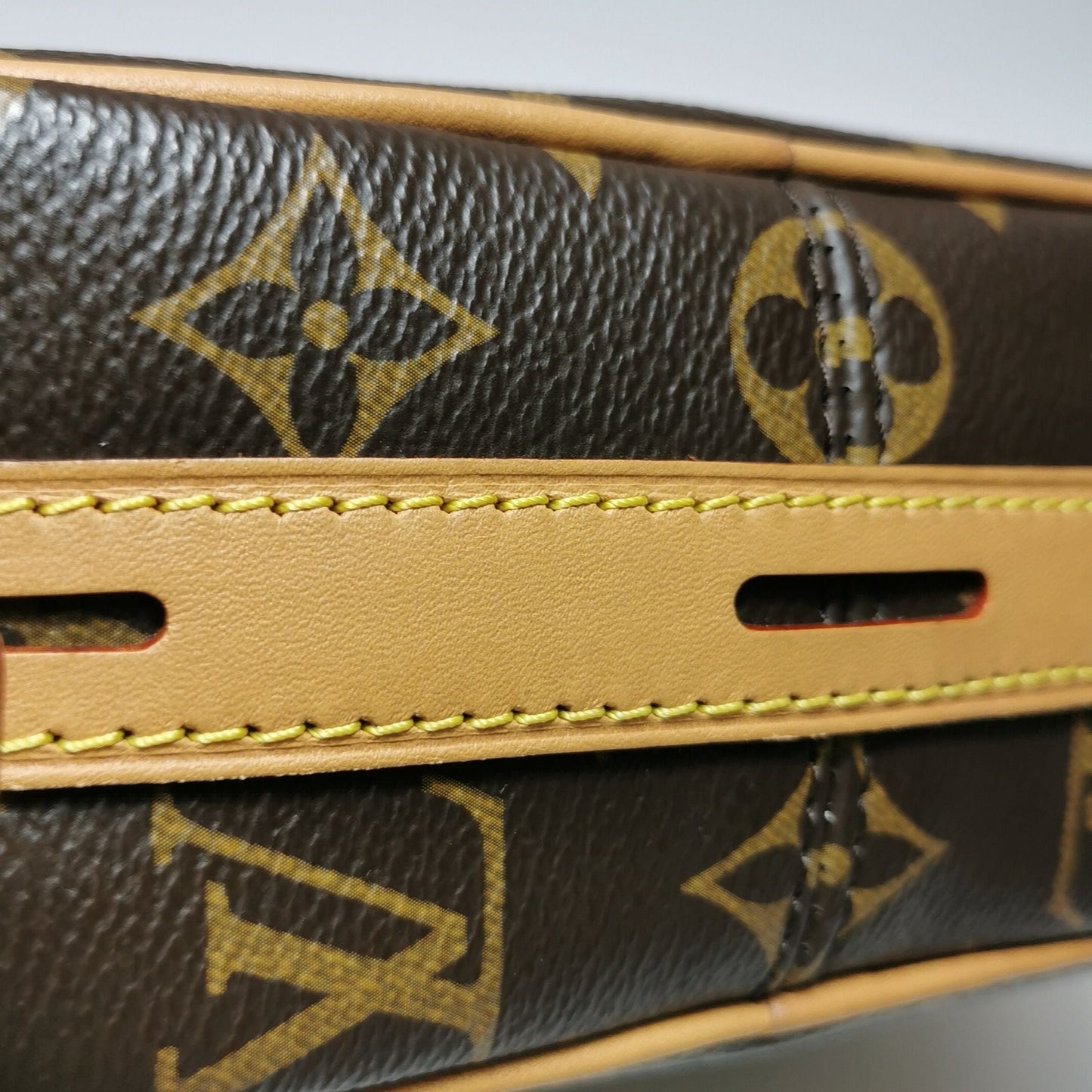 Preloved GLM-Boite Chapeau Medium Monogram Crossbody Bag 250522781202791