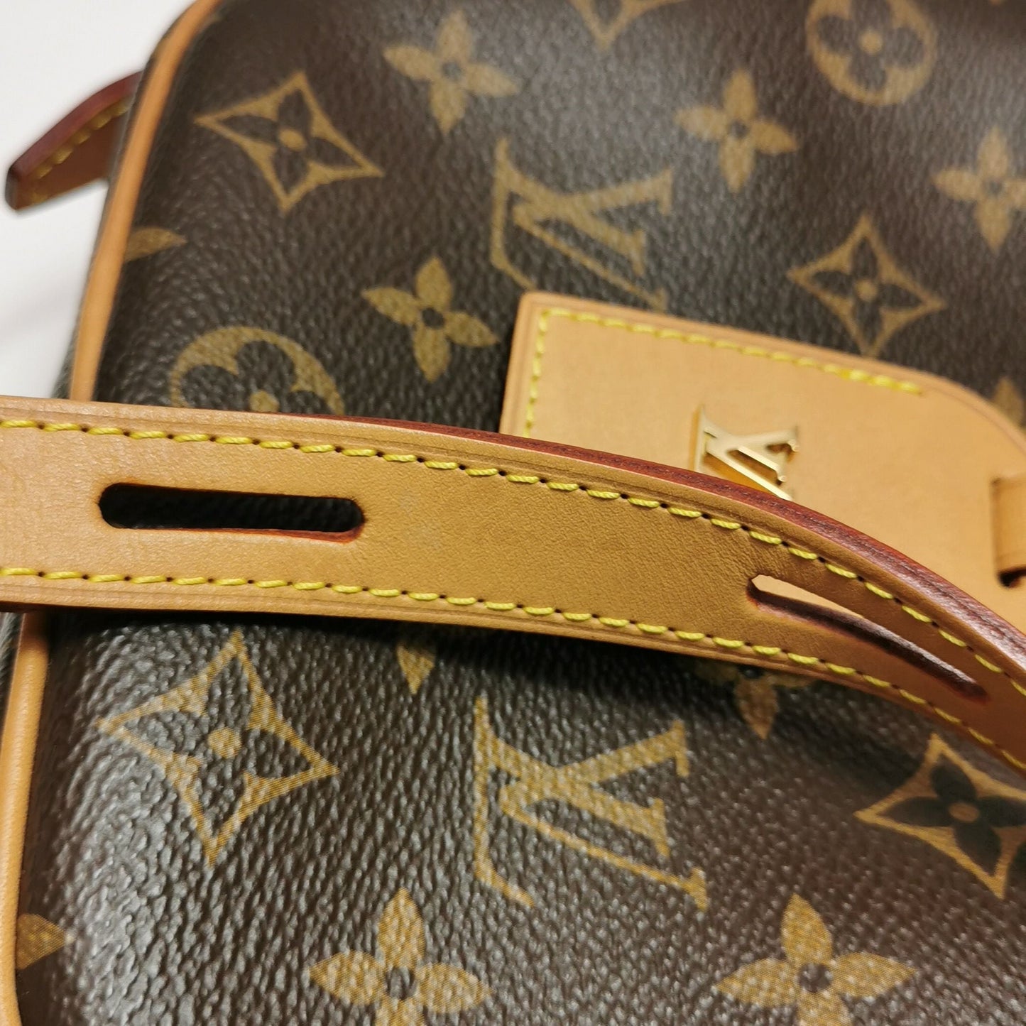 Preloved GLM-Boite Chapeau Medium Monogram Crossbody Bag 250522781202791