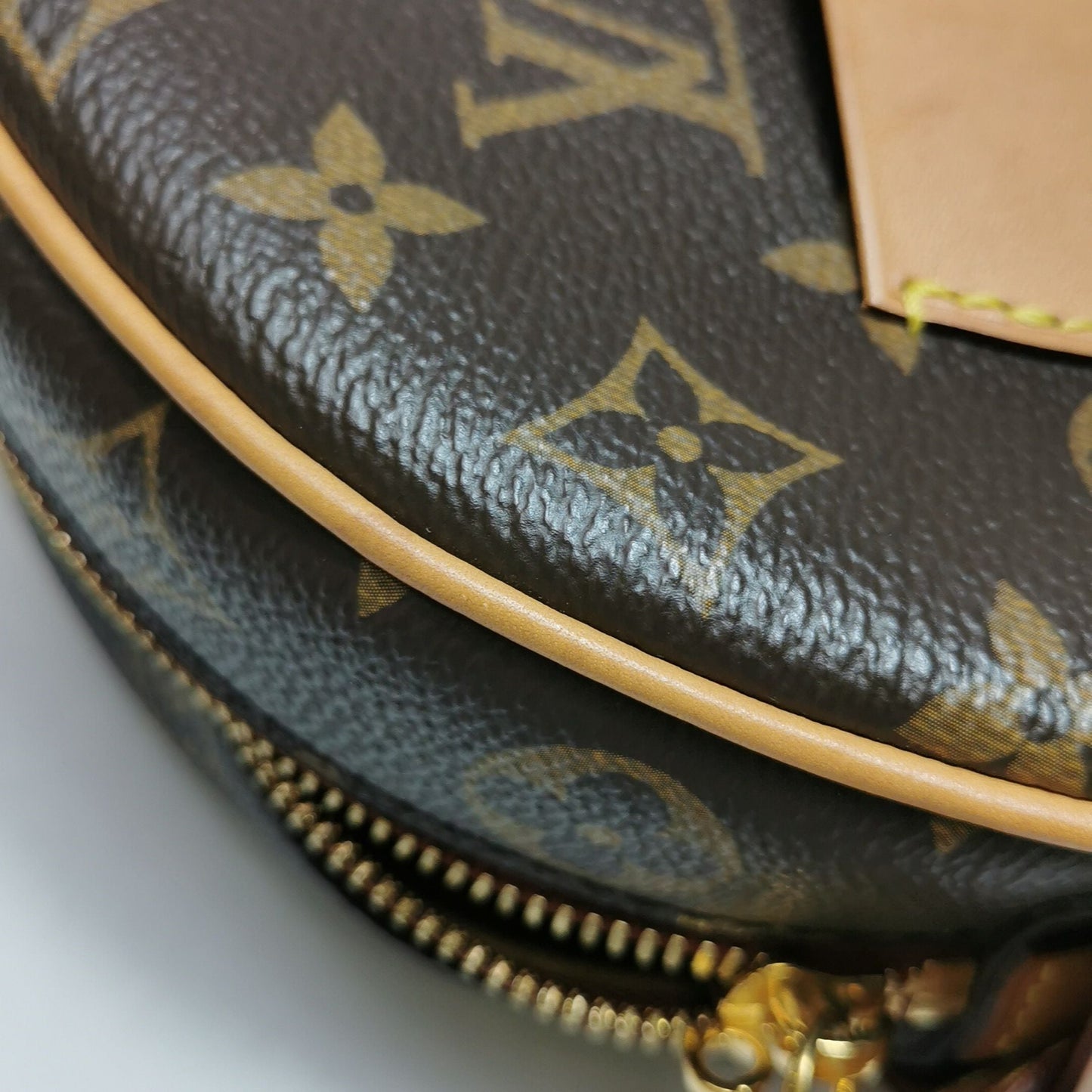 Preloved GLM-Boite Chapeau Medium Monogram Crossbody Bag 250522781202791