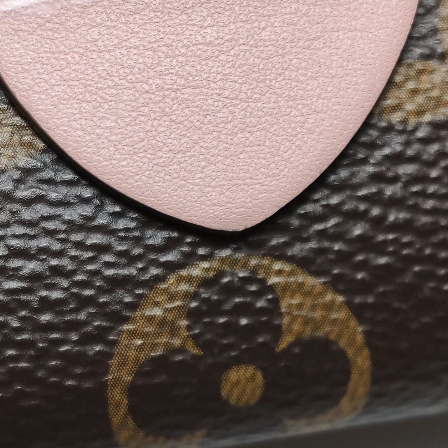 Preloved GLM-Locky BB Leather Monogram Lock Crossbody Bag with Chip 250521781202120