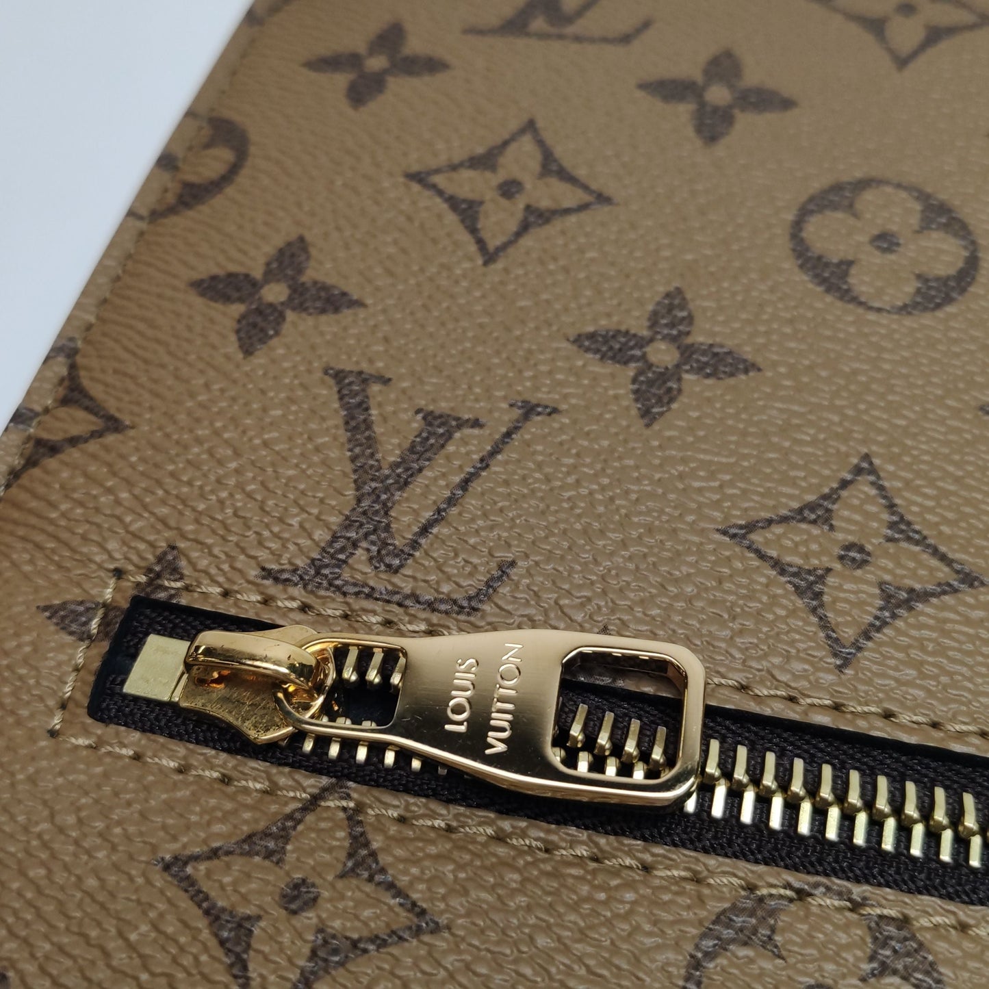 Preloved GLM-Pochette Metis Medium Reverse Monogram Canvas S-lock Messenger Crossbody Bag with Chip 250517781195650