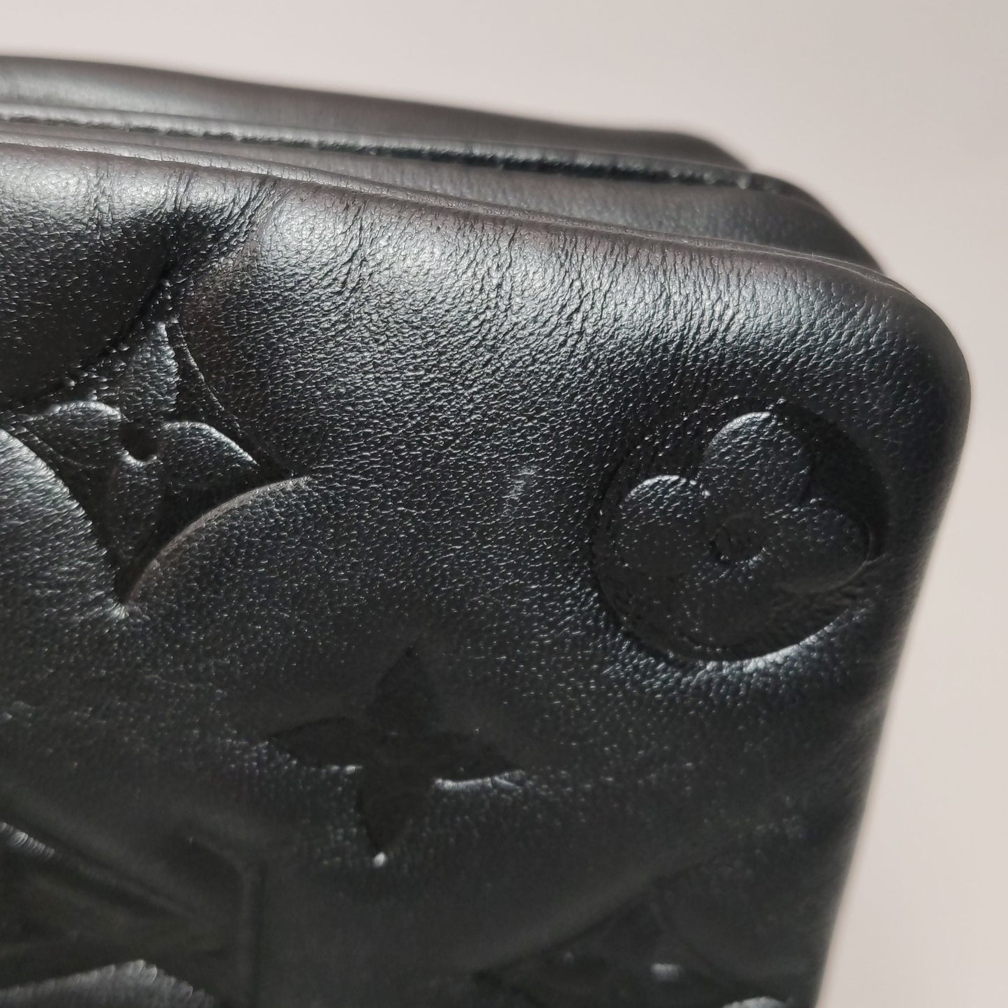 Preloved GLM-Coussin Lambskin Monogram Embossed Logo Chain Crossbody Bag Microchip Version 250515781193768