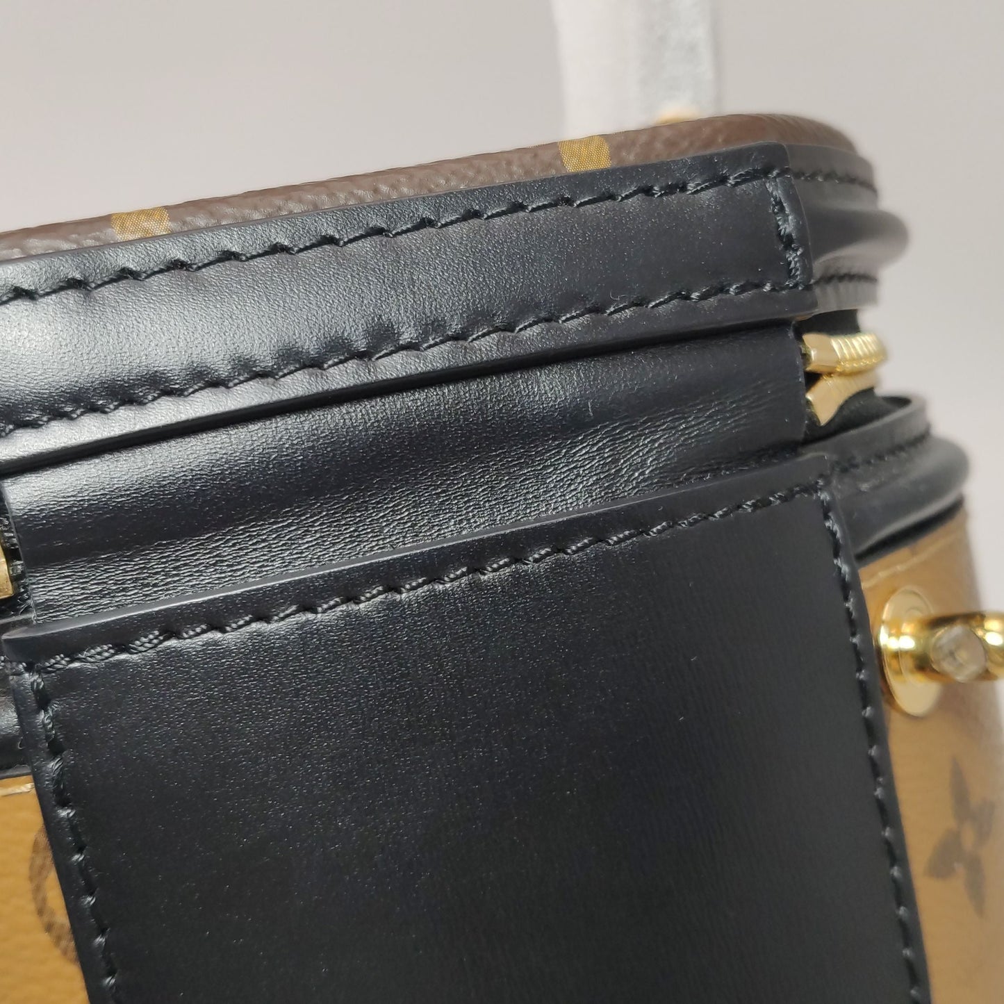 Preloved GLM-Cannes Bucket Small Reverse Monogram Crossbody Bag 250506781180326