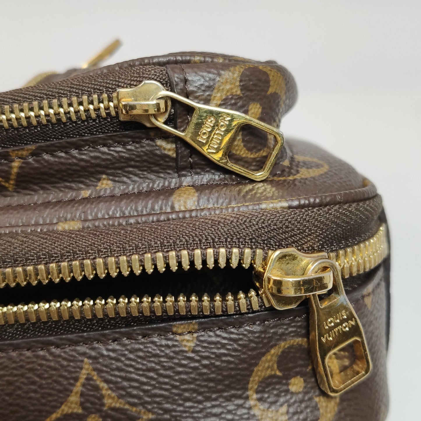 Preloved GLM-Utility Crossbody Bag with Chip 250428781169782