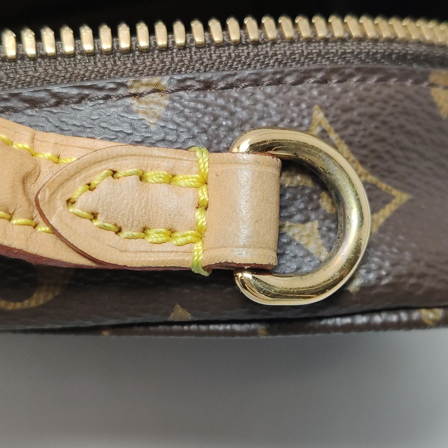 Preloved GLM-Utility Crossbody Bag with Chip 250428781169782