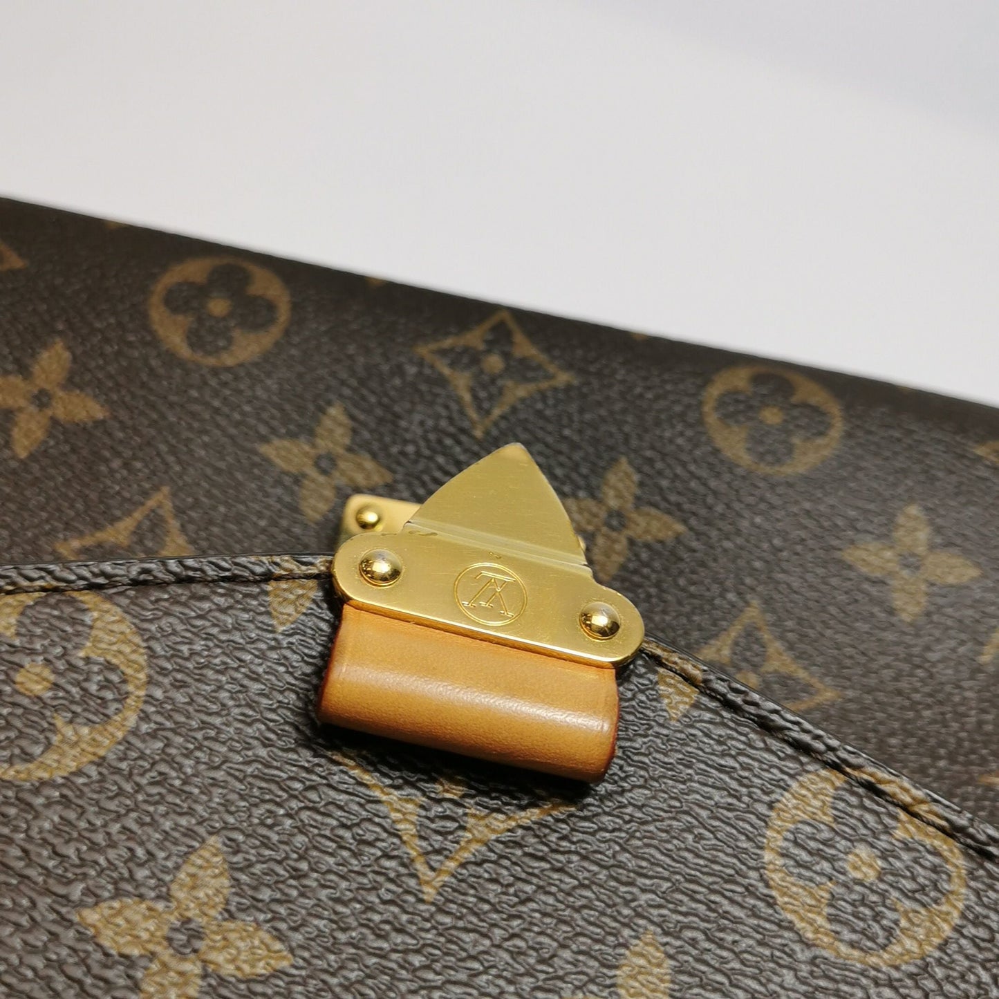 Preloved GLM-Pochette Metis Medium Monogram Canvas S-lock Messenger Crossbody Bag 250425781164190