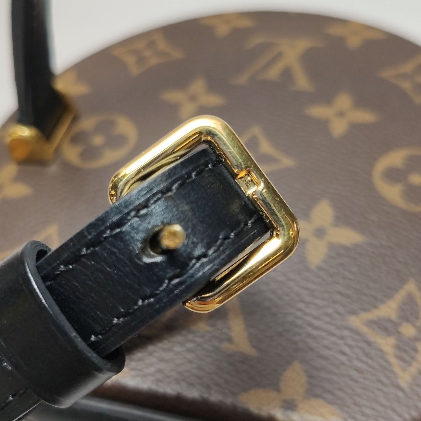 Preloved GLM-Cannes Bucket Bag Small Reverse Monogram Crossbody Bag 250426781165992