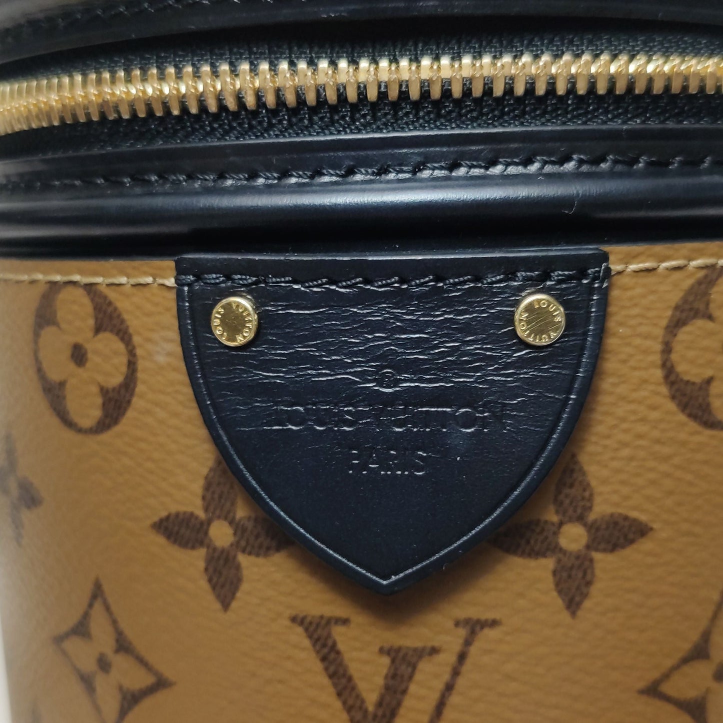 Preloved GLM-Cannes Bucket Bag Small Reverse Monogram Crossbody Bag 250426781165992