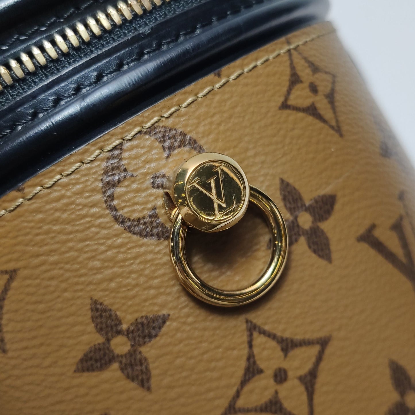 Preloved GLM-Cannes Bucket Bag Small Reverse Monogram Crossbody Bag 250426781165992