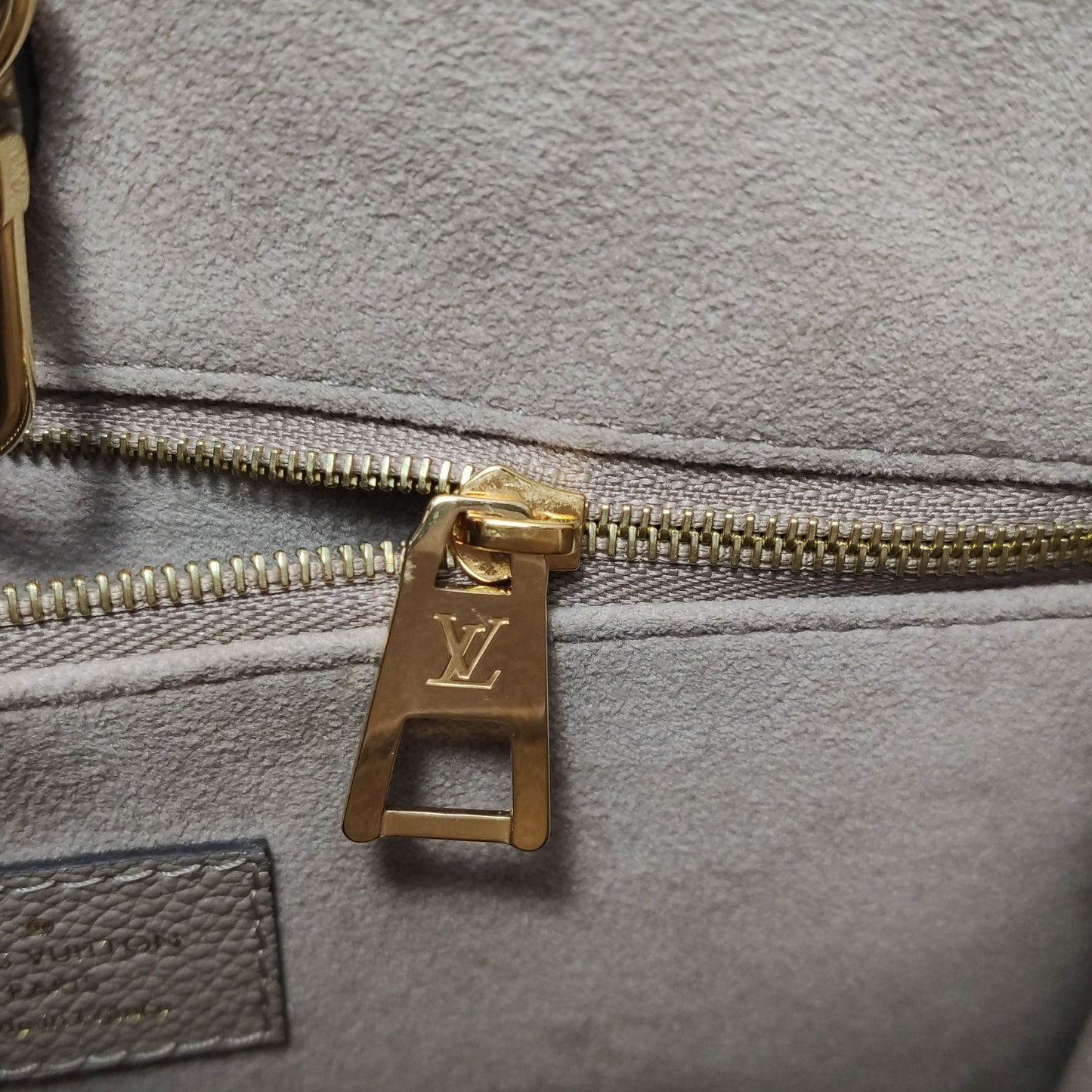 Preloved GLM-Onthego Small Leather Gaint Monogram Tote Crossbody Bag with Chip 250423781161134