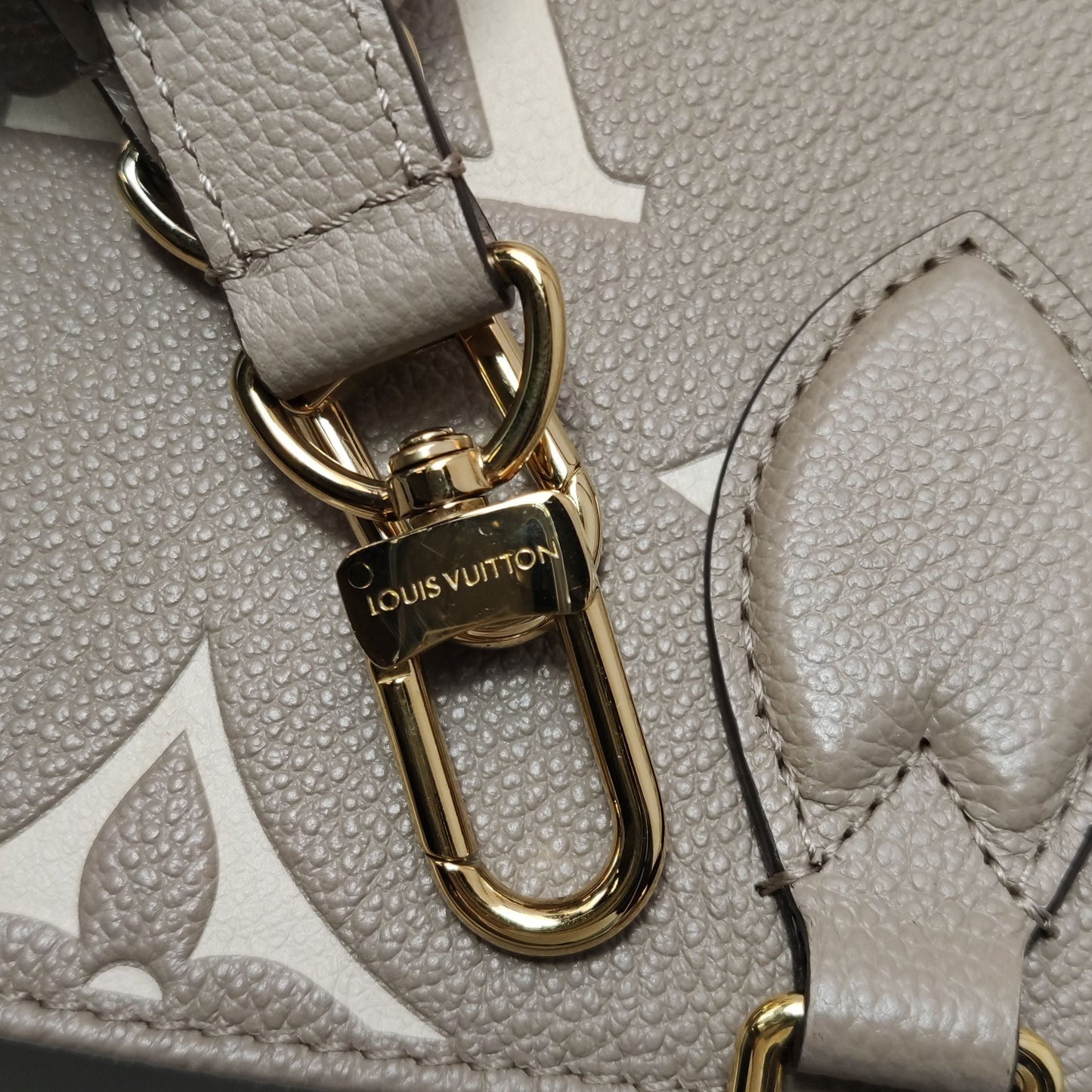 Preloved GLM-Onthego Small Leather Gaint Monogram Tote Crossbody Bag with Chip 250423781161134