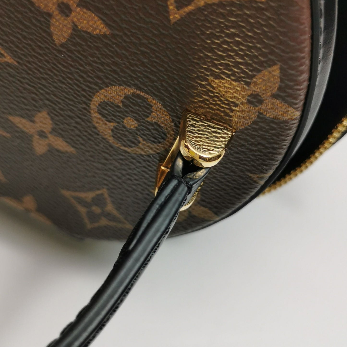 Preloved GLM-Cannes Bucket Small Reverse Monogram Crossbody Bag with Chip 250418781154058