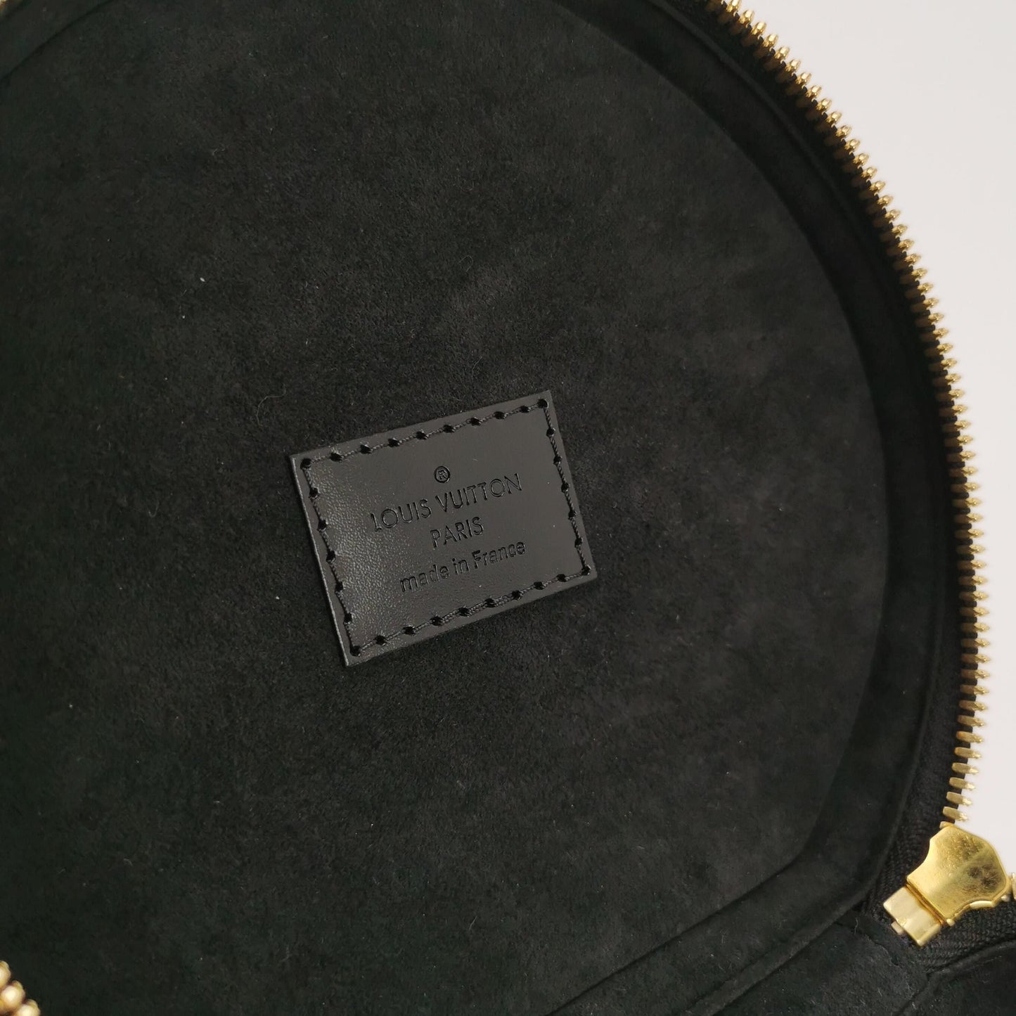 Preloved GLM-Cannes Bucket Small Reverse Monogram Crossbody Bag with Chip 250418781154058