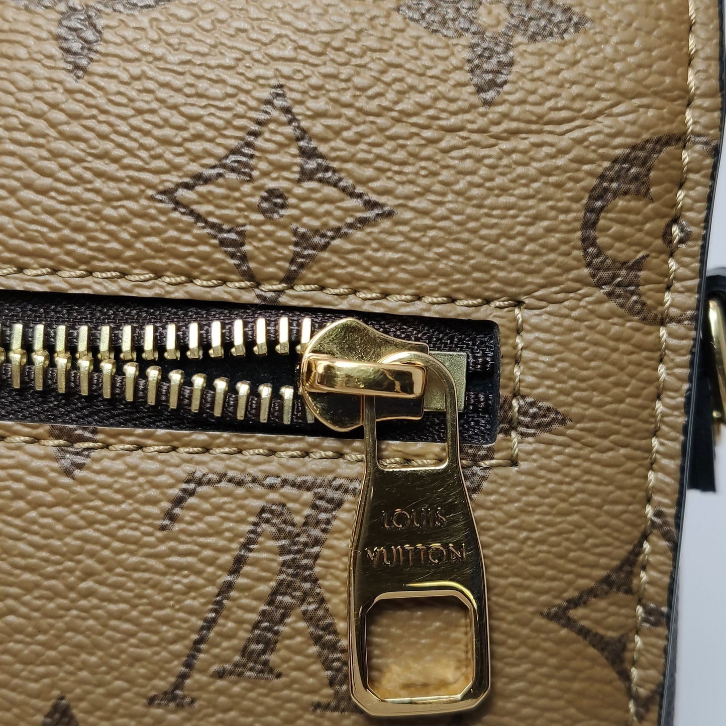 Preloved GLM-Pochette Metis Medium Leather Reverse Monogram S-lock Messenger Bag with Chip 250419781154946