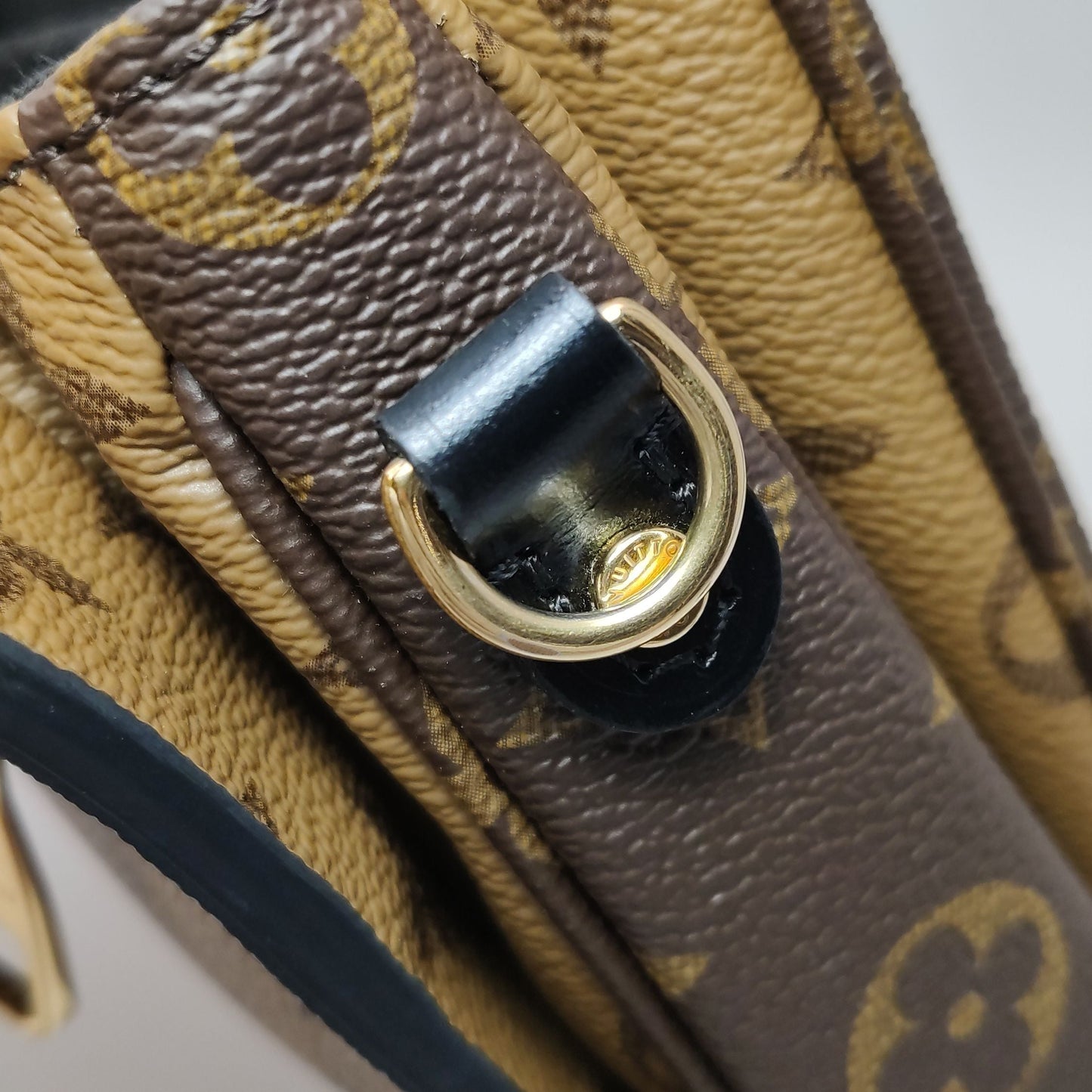 Preloved GLM-Pochette Metis Medium Leather Reverse Monogram S-lock Messenger Bag with Chip 250419781154946