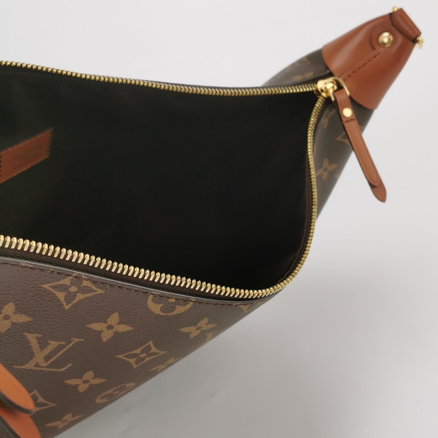 Preloved GLM-Loop Hobo Leather Monogram Print Crossbody Bag with Chip 250416781151343