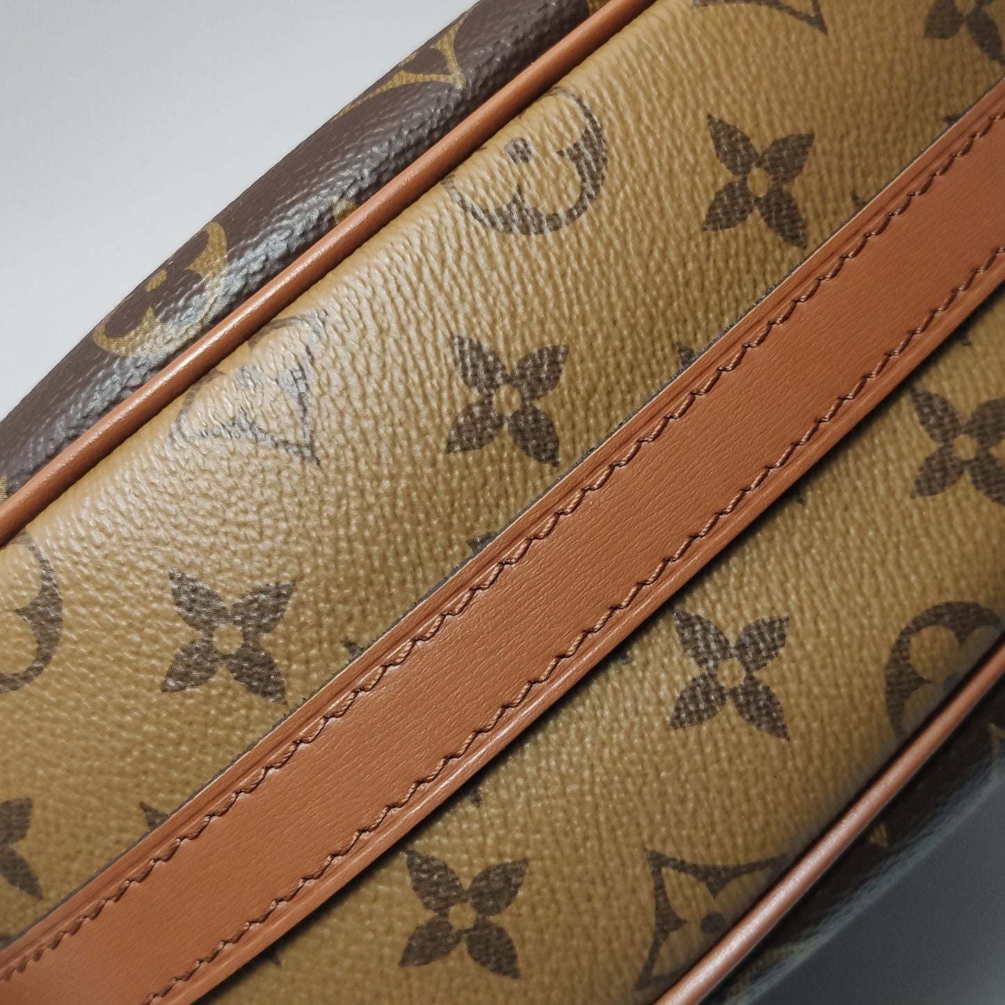 Preloved GLM-Loop Hobo Leather Monogram Print Crossbody Bag with Chip 250416781151343