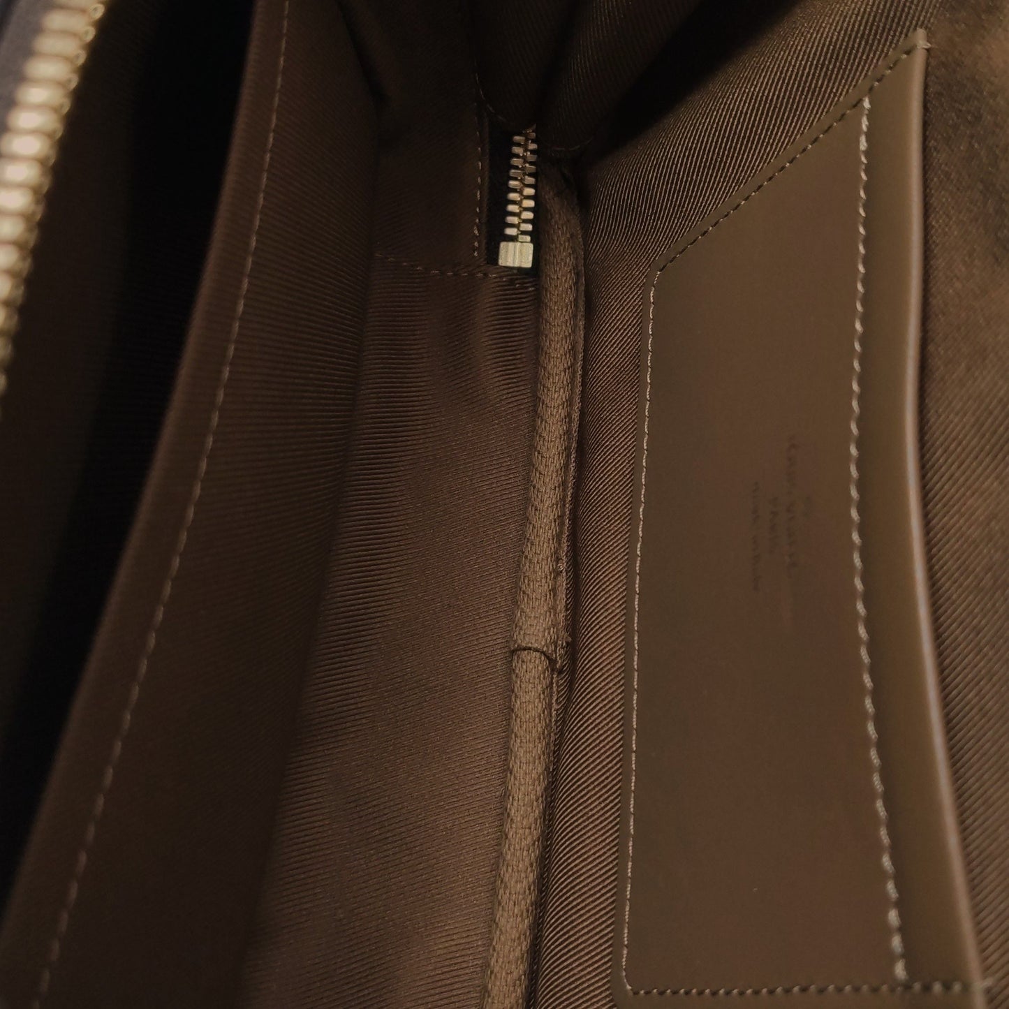 Preloved GLM-Utility Monogram Reporter Bag with Chip 250410781142967