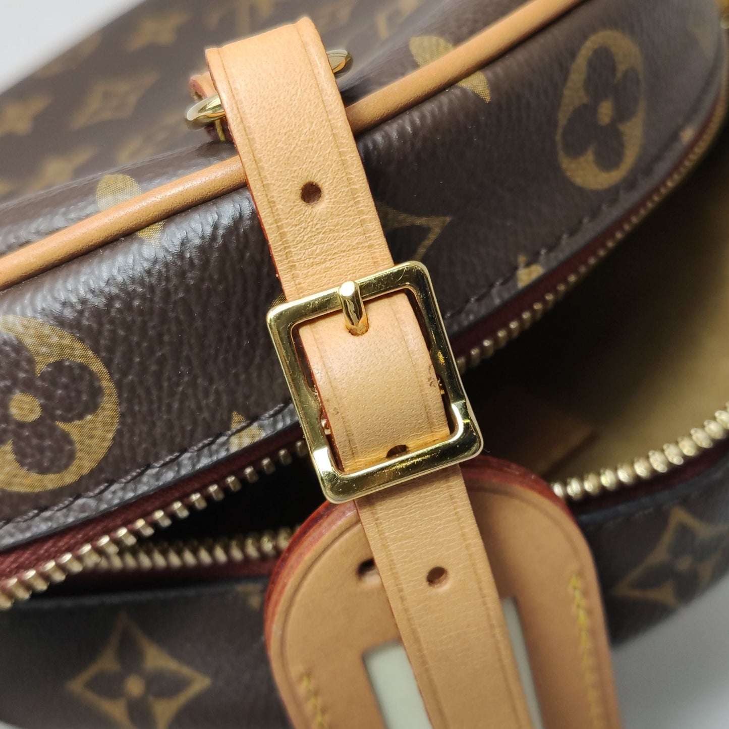 Preloved GLM-Boite Chapeau Medium Monogram Crossbody Bag 250410781142340
