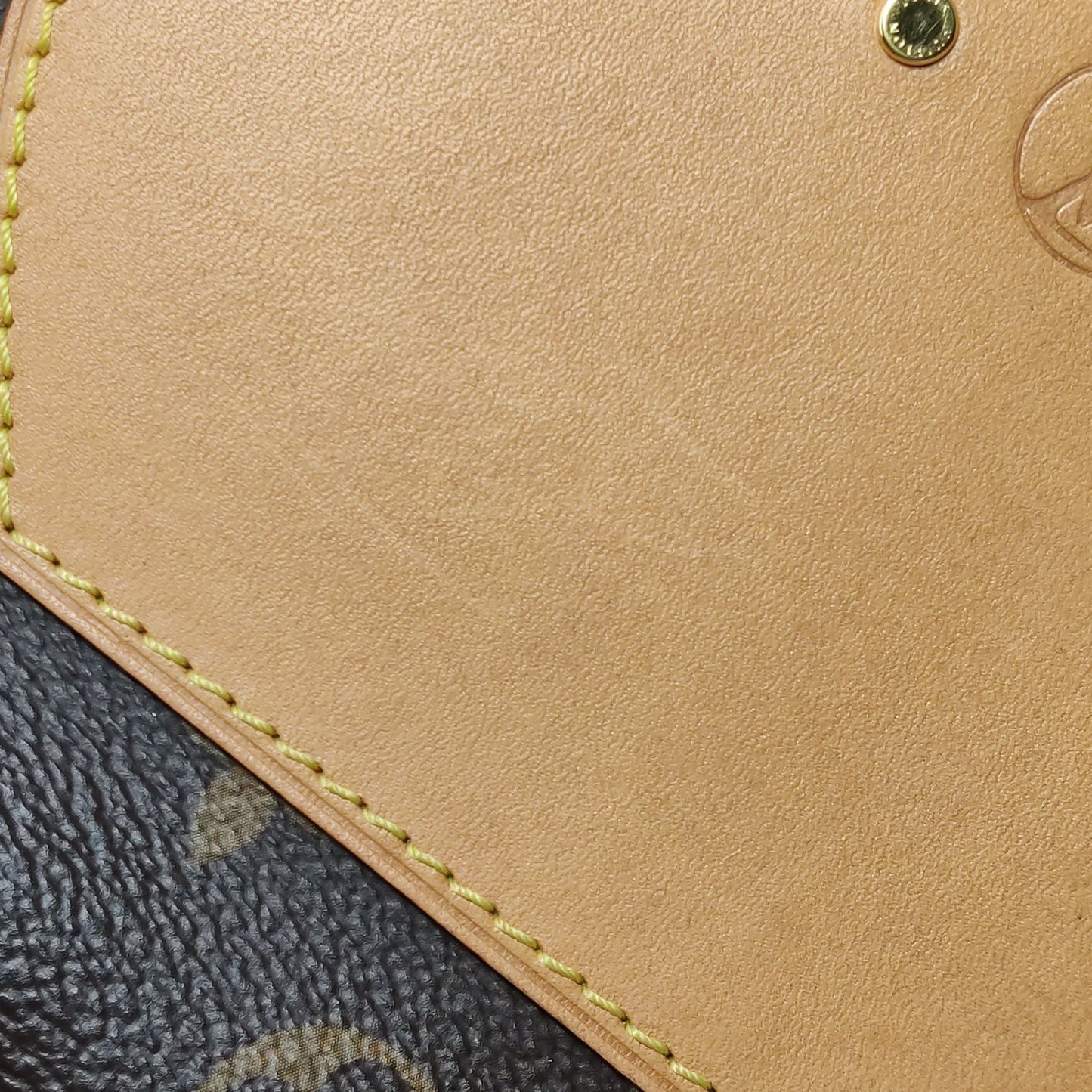 Preloved GLM-Boite Chapeau Medium Monogram Crossbody Bag 250410781142340