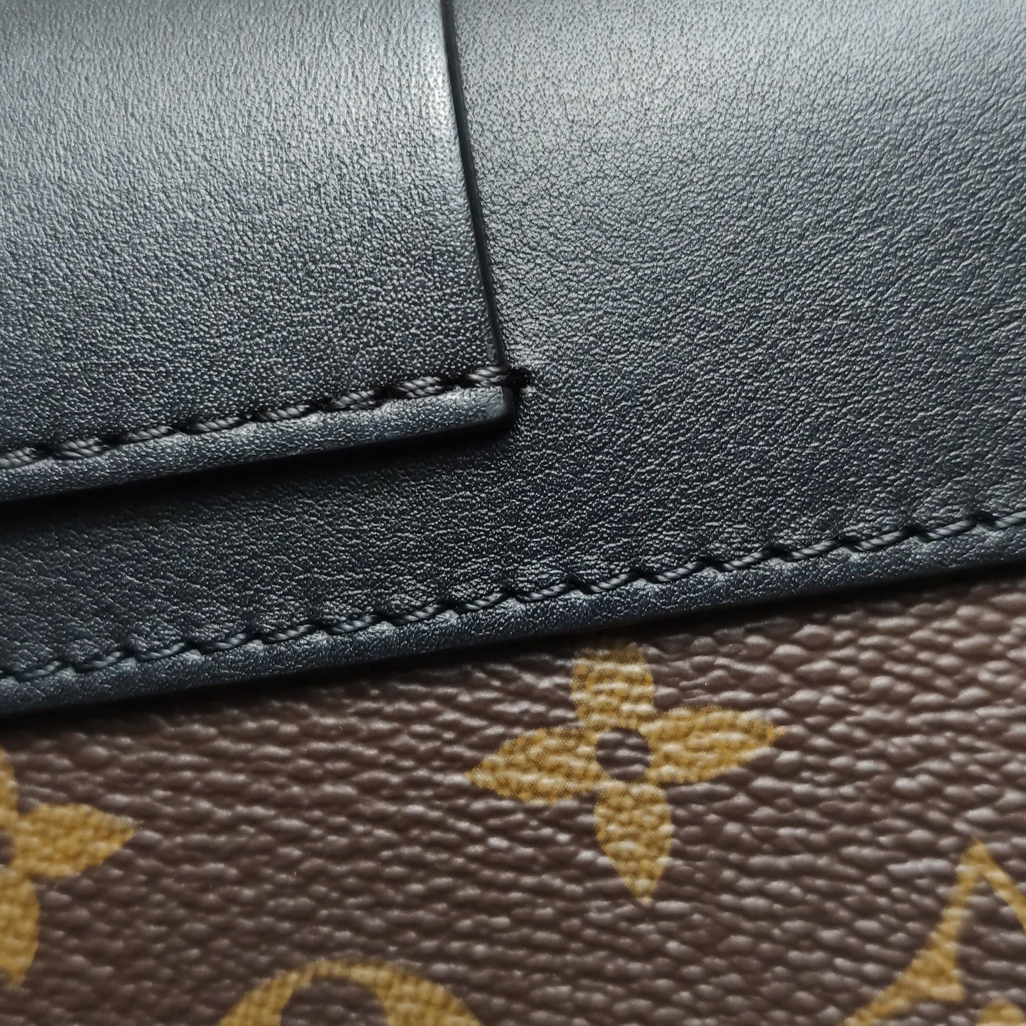 Preloved GLM-LockyBB Leather Monogram Lock Top Crossbody Bag 250410781143004