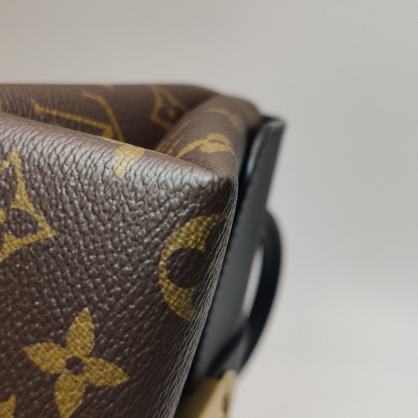 Preloved GLM-LockyBB Leather Monogram Lock Top Crossbody Bag 250410781143004