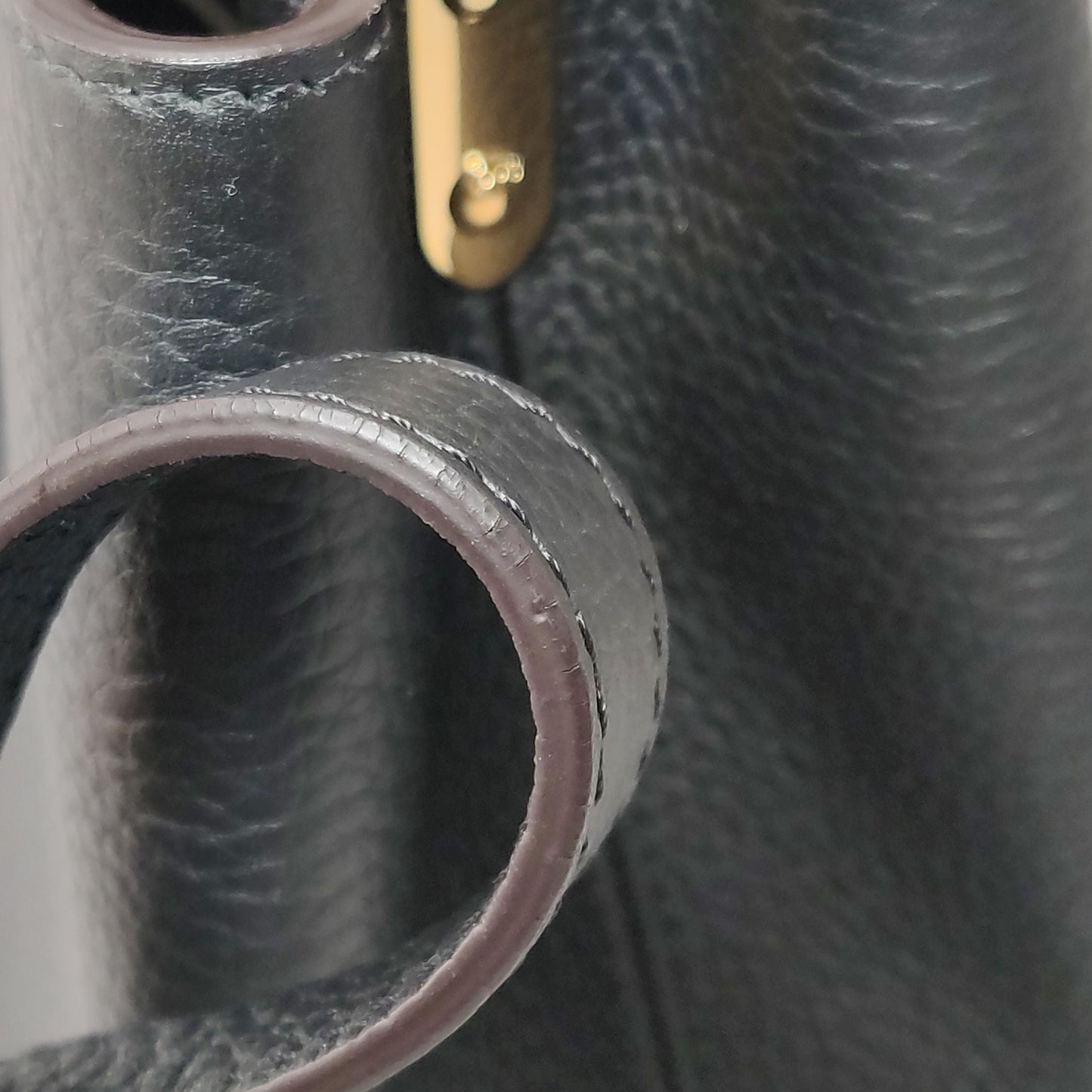 Preloved GLM-Capucines Medium Leather Solid Metal LV Buckle Crossbody Bag with Chip 250316781108014