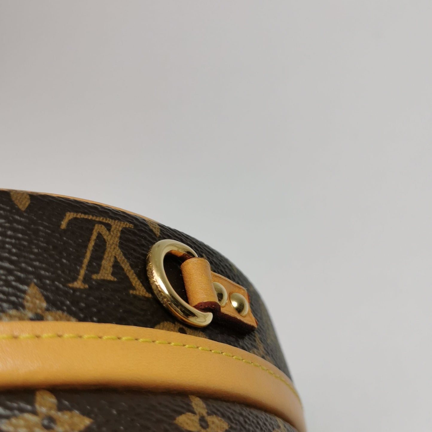 Preloved GLM-Boite Chapeau Small Monogram Print Round Bag Crossbody Bag with Chip 037850600232