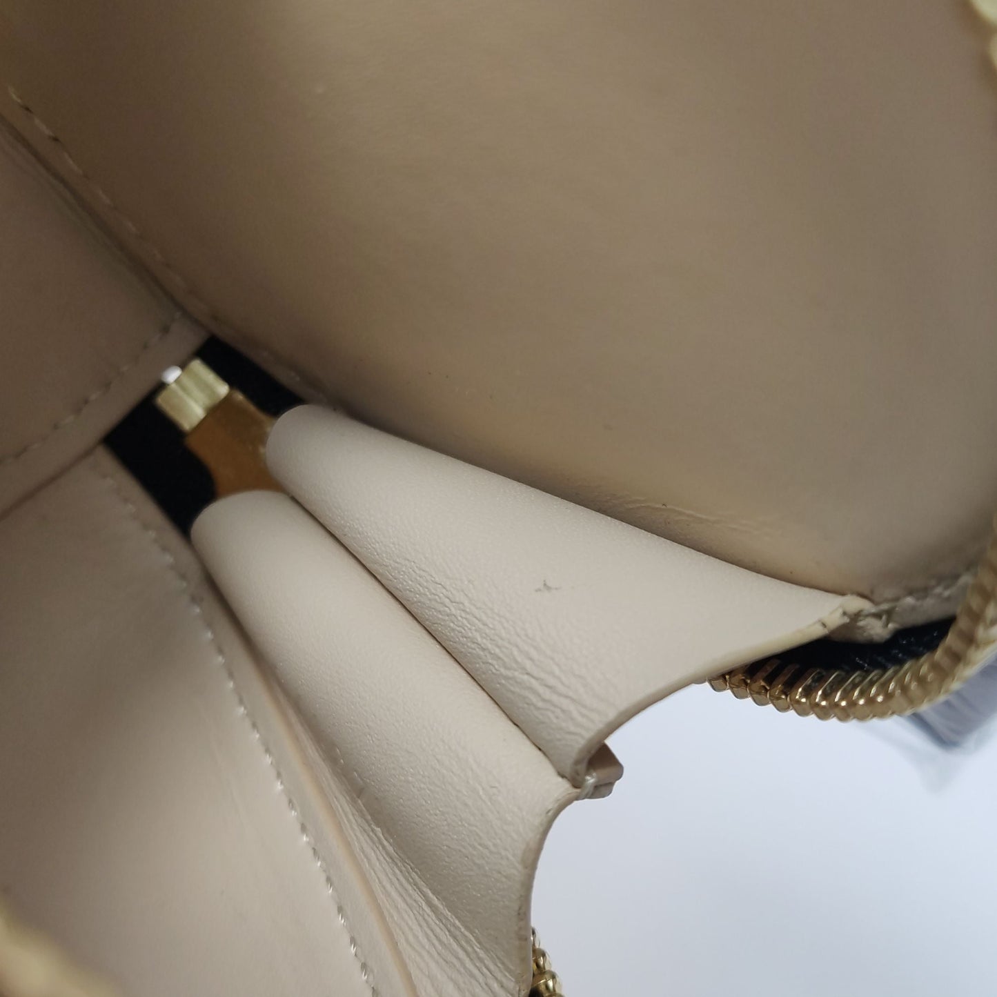 Preloved GLM-Boite Chapeau Monogram Crossbody Bag 250302781087791
