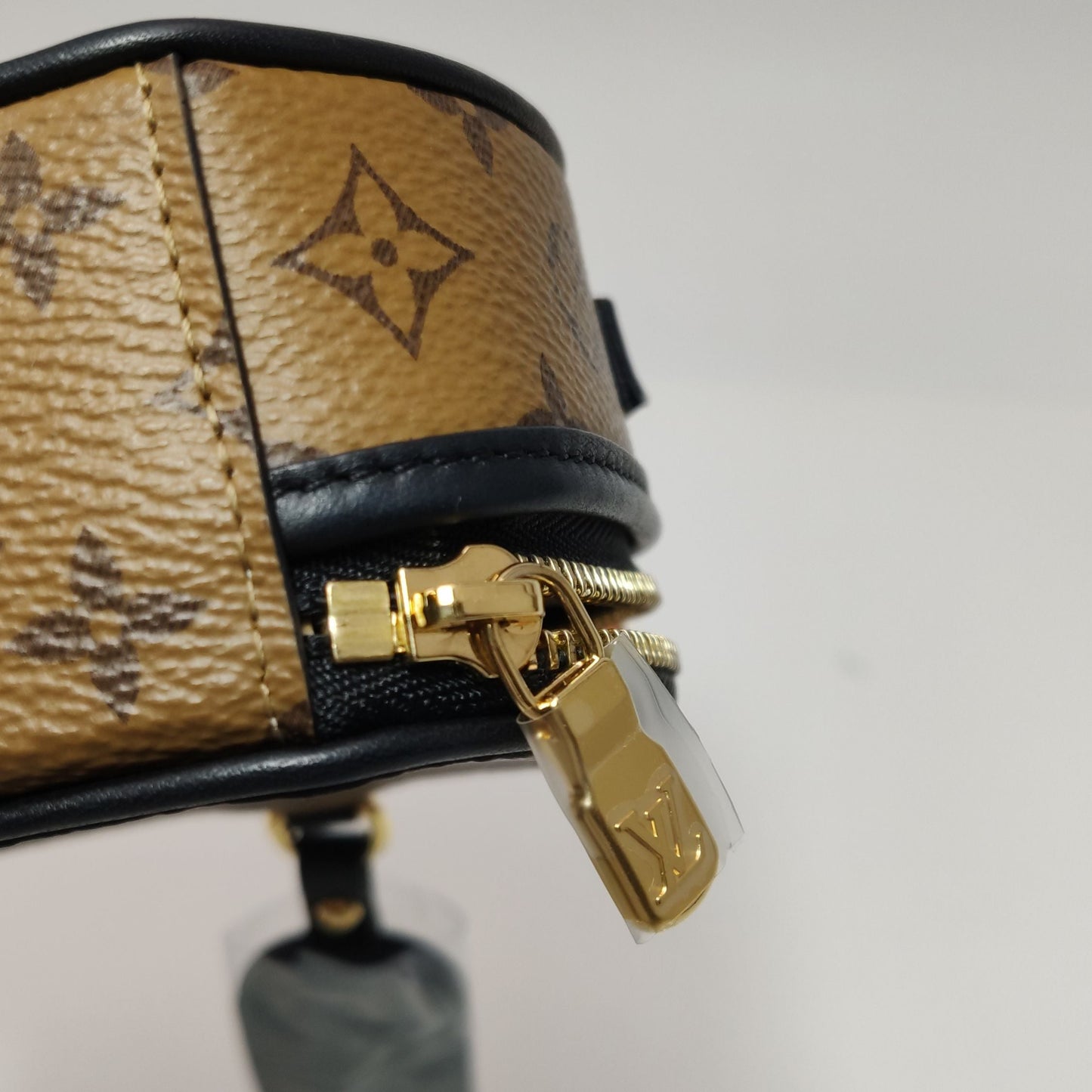Preloved GLM-Boite Chapeau Monogram Crossbody Bag 250302781087791