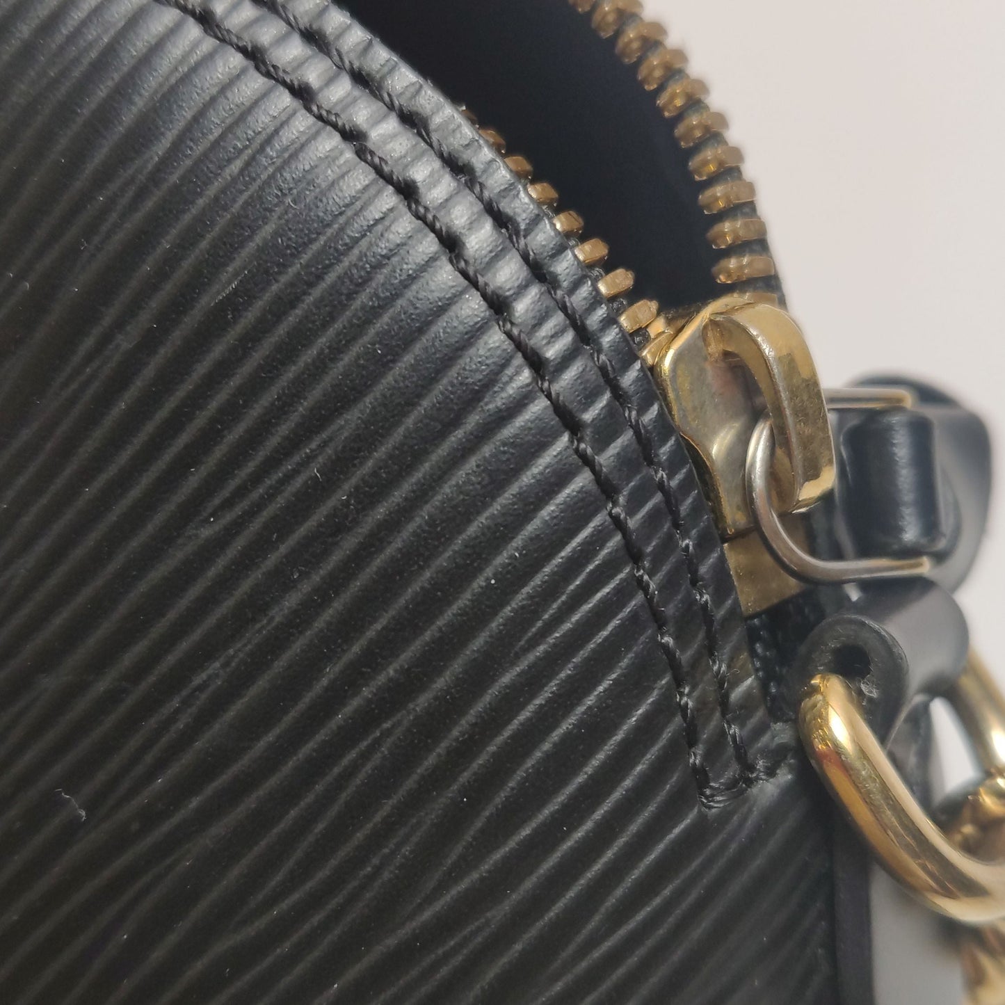 Preloved GLM-Alma Nano Leather Solid Crossbody Shoulder Bag 250606781224976