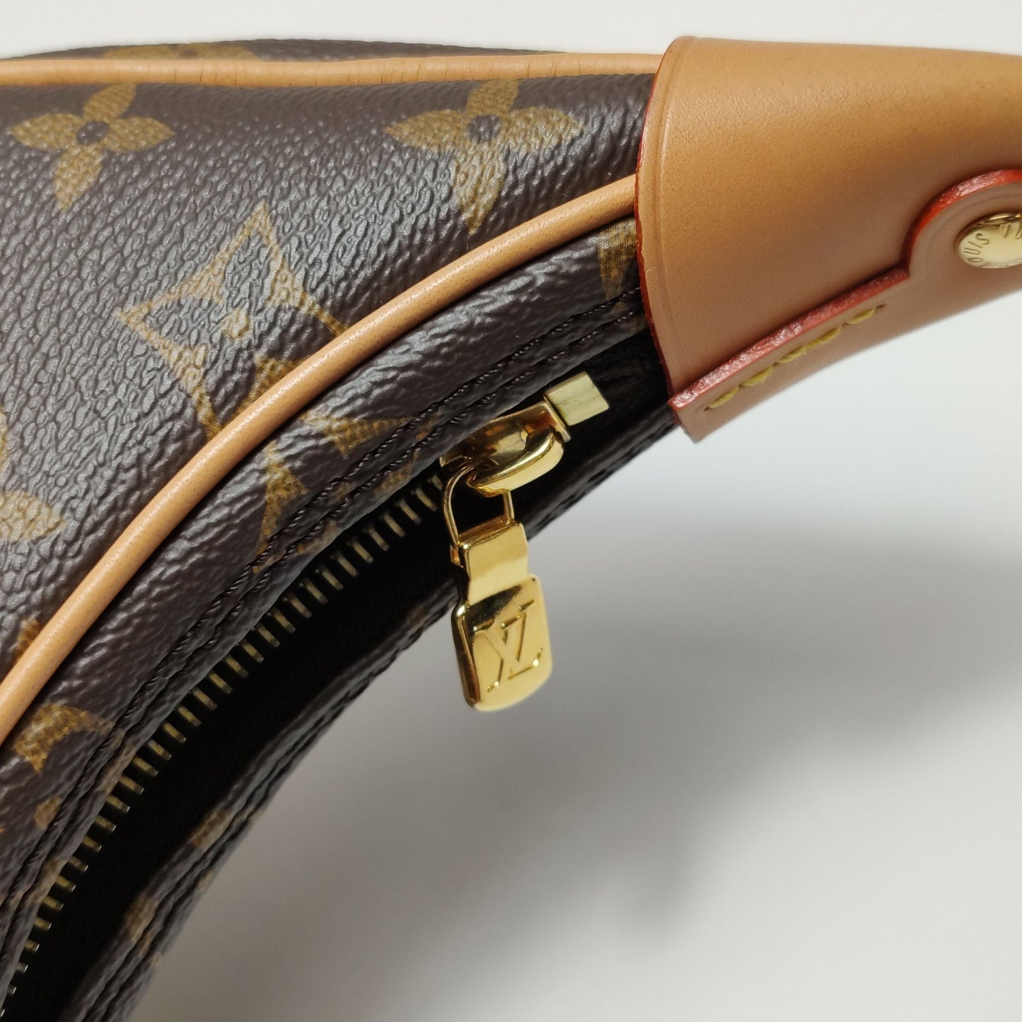 Preloved GLM-Loop Monogram Shoulder Bag with Chip 067850800247