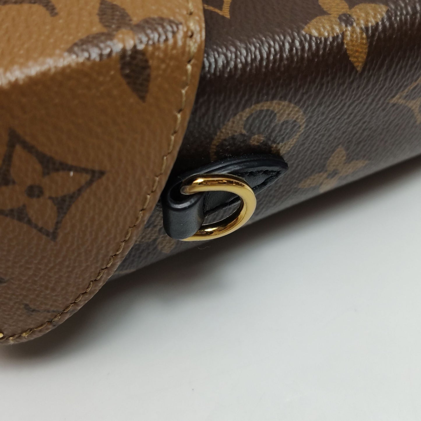 Preloved GLM-Camera Box Leather Monogram Shoulder Bag Microchip 250603781220545