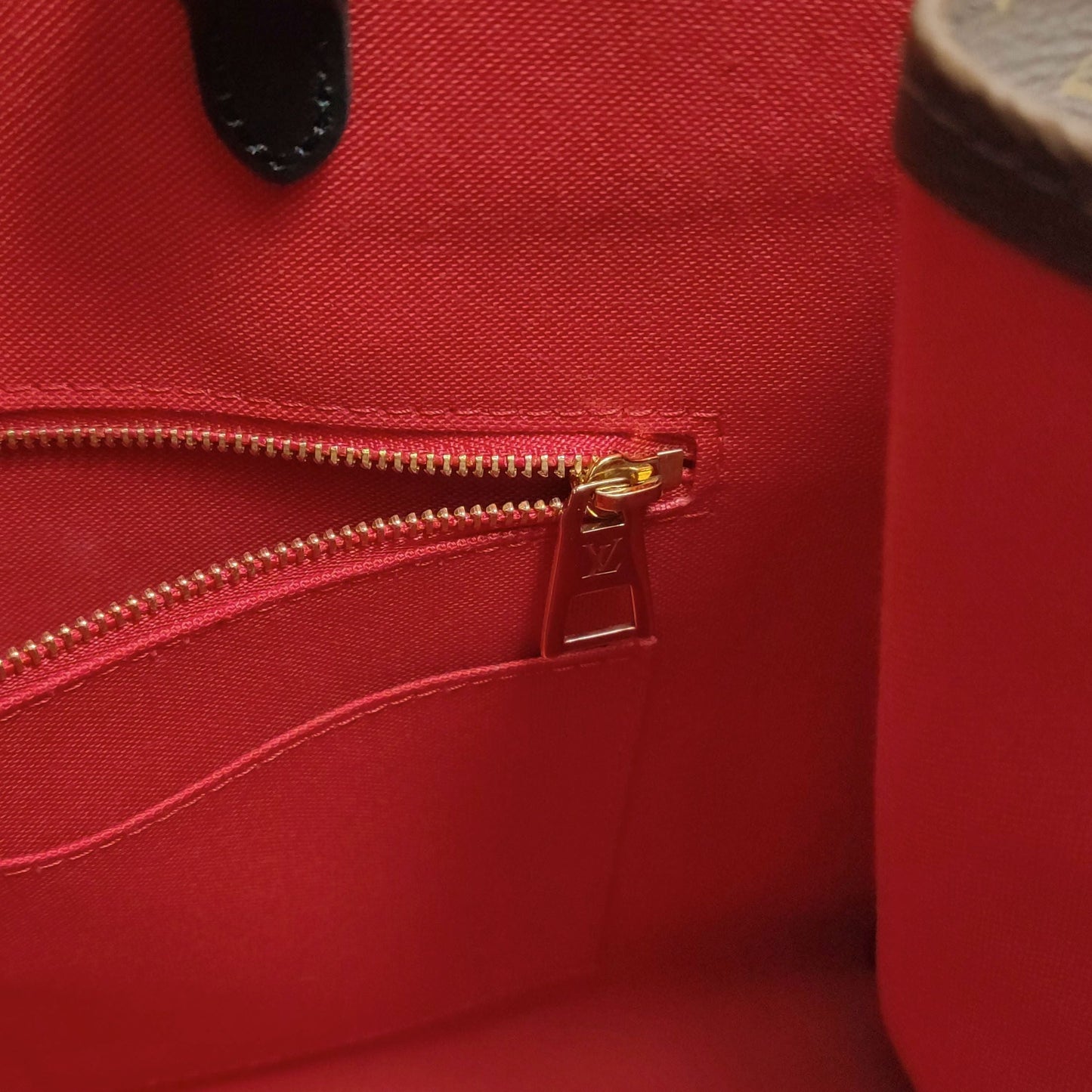 Preloved GLM-Onthego Medium Giant Monogram Tote Bag with Chip 067850500631